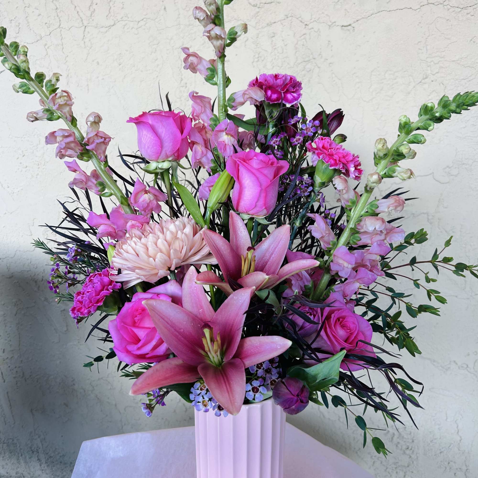 This lush and gorgeous design is perfect to show your love and