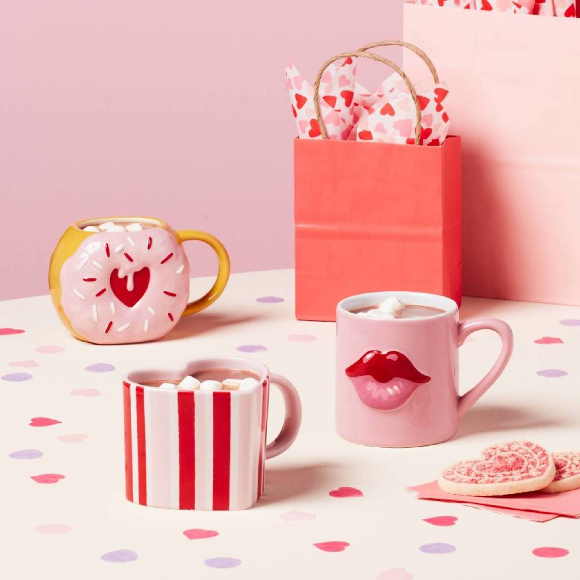 15fl oz mug 
Red and white stripes
Ideal for hot beverages
Microwave and dishwasher