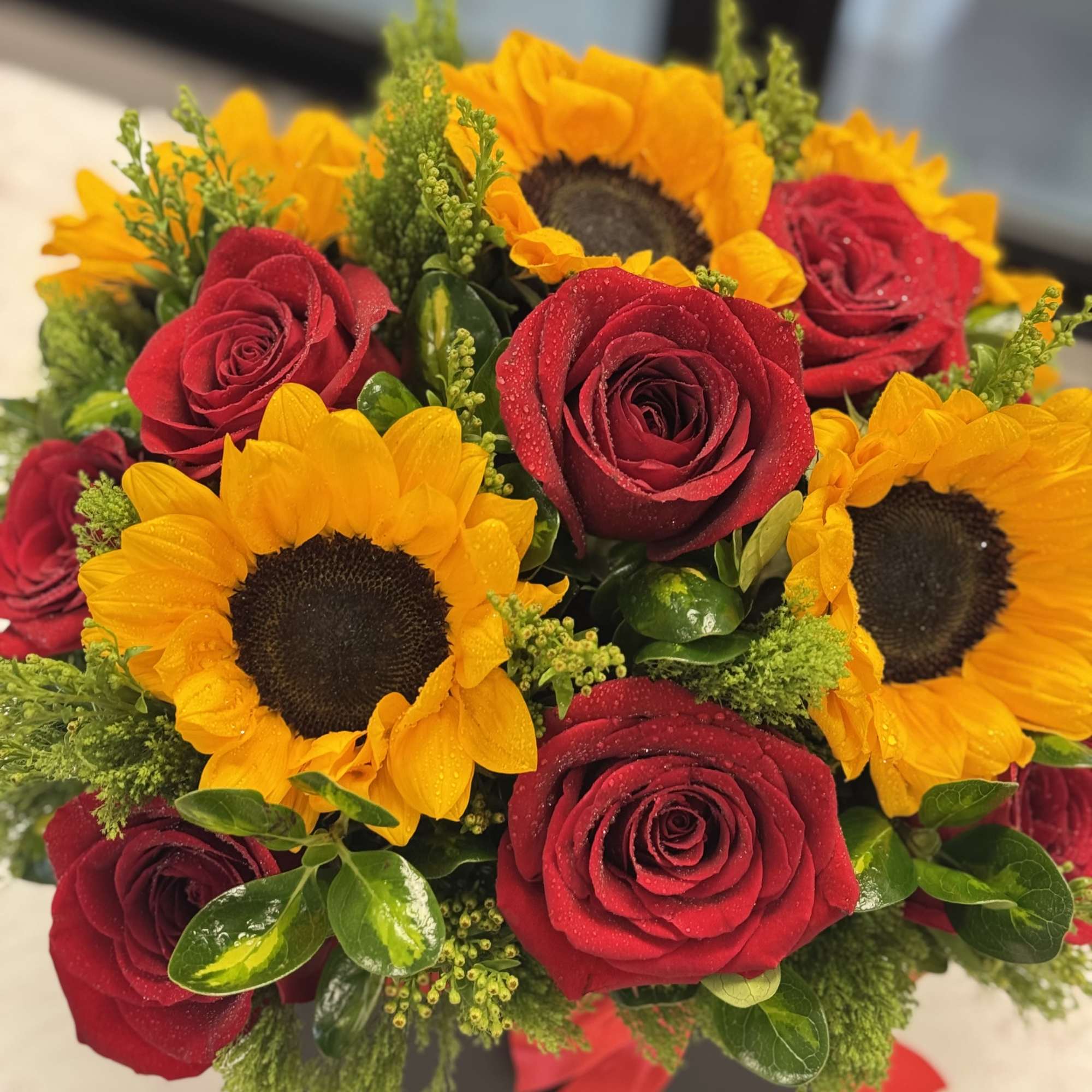 BEAUTIFUL SQUARE BOX, BLACK OR WHITE, GREENERY, SUNFLOWERS AND ROSES FOR THIS