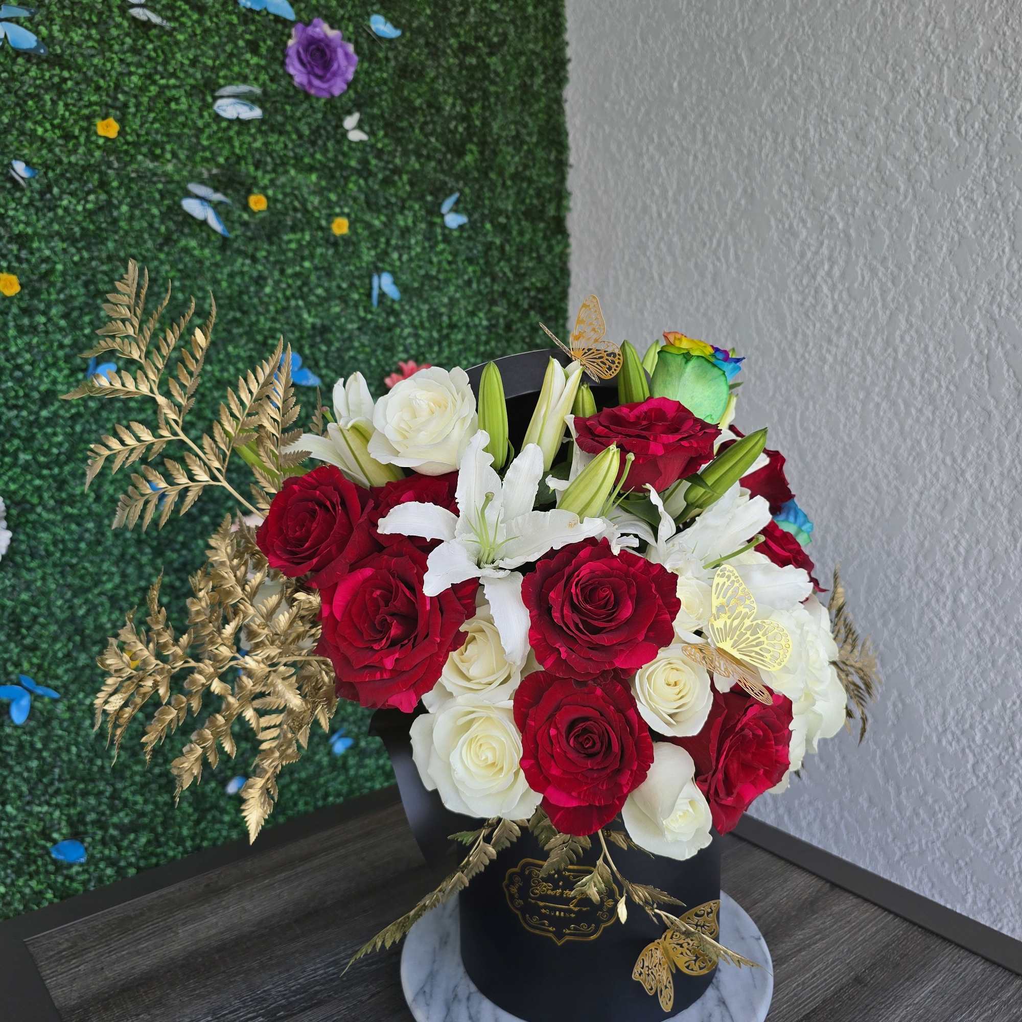  Elegant Black Round Box Arrangement 
Sophisticated, bold, and timeless &mdash; our