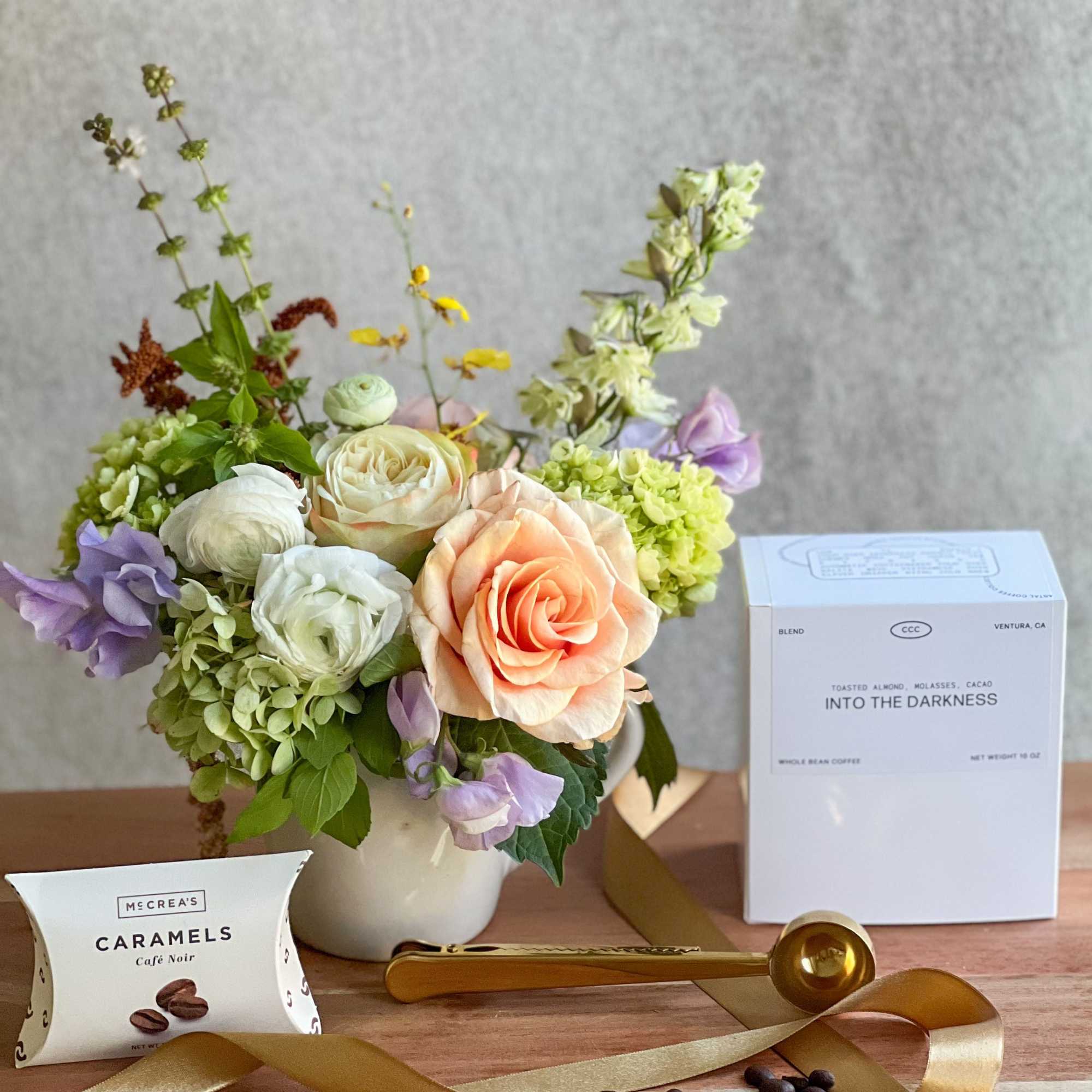 Give the gift of Flowers and Coffee! 
This gift set includes: A
