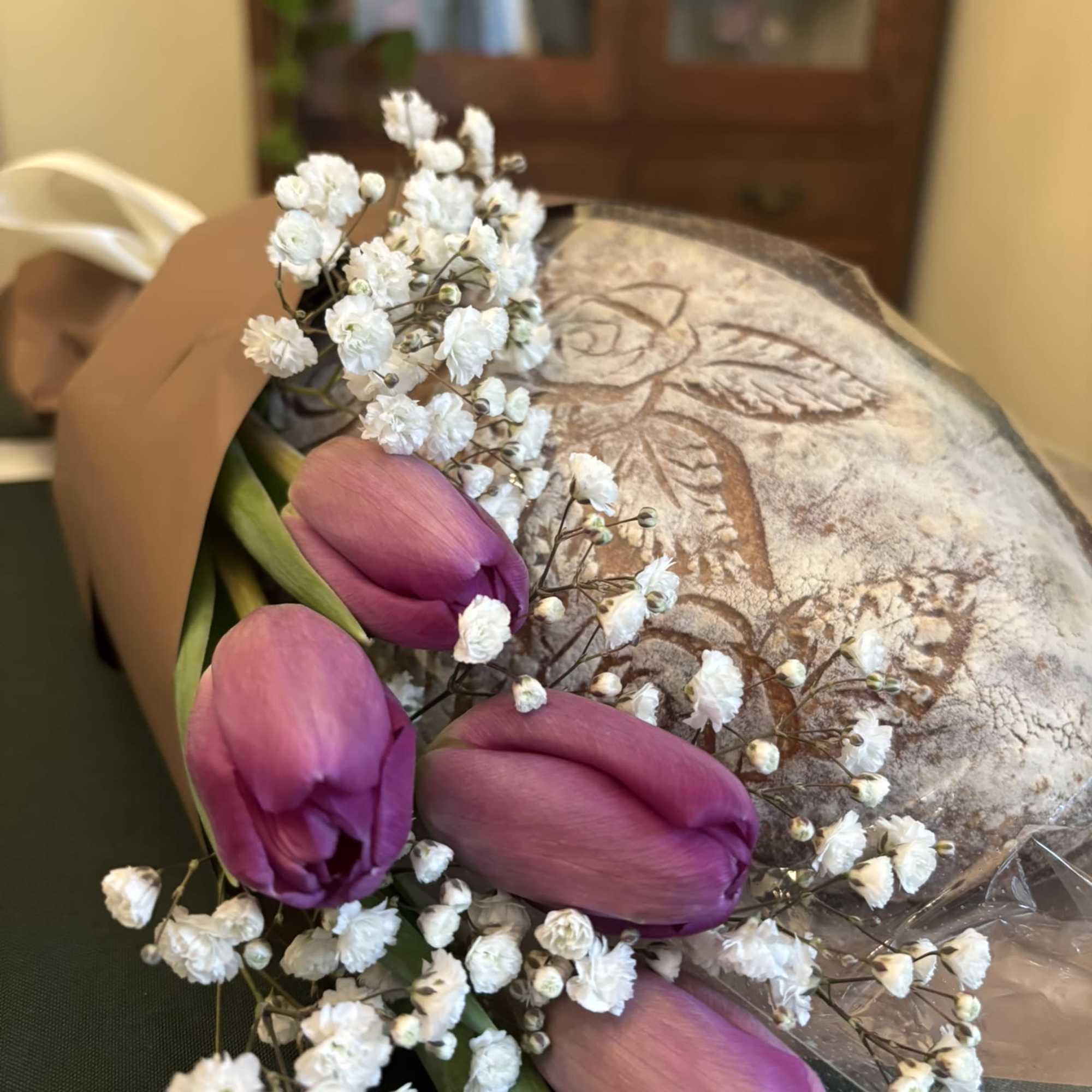 A Valentine Gift as Beautiful as It Is Delicious

Surprise your love with