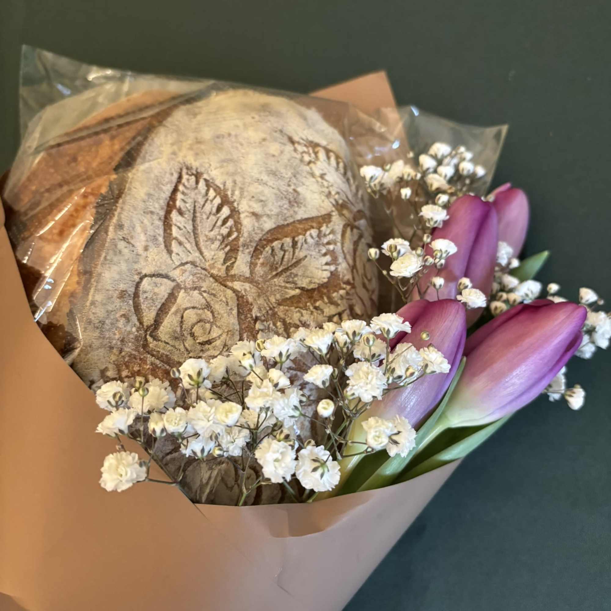 A Valentine Gift as Beautiful as It Is Delicious

Surprise your love with