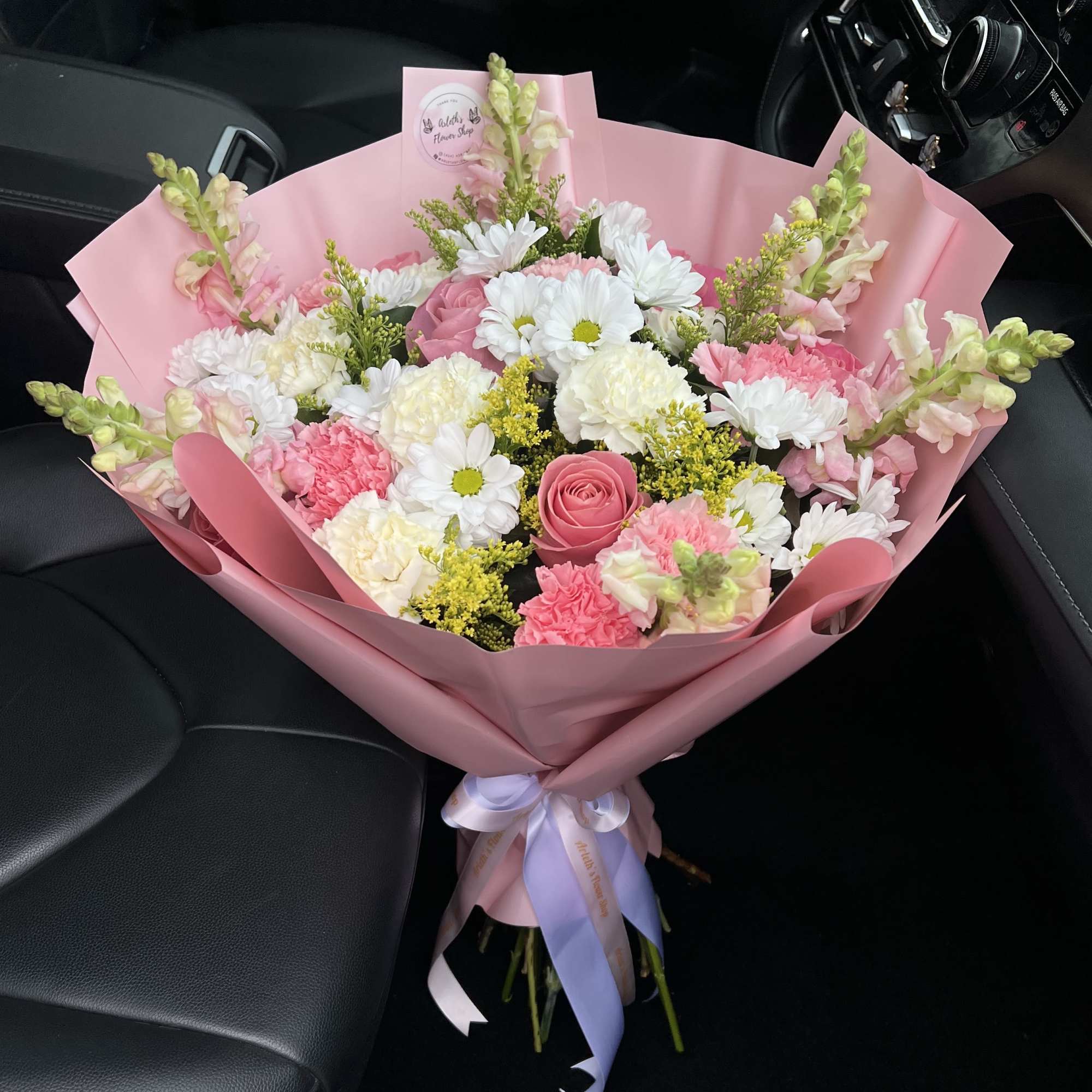 Buyer will receive a beautiful bouquet with light pink roses and mix