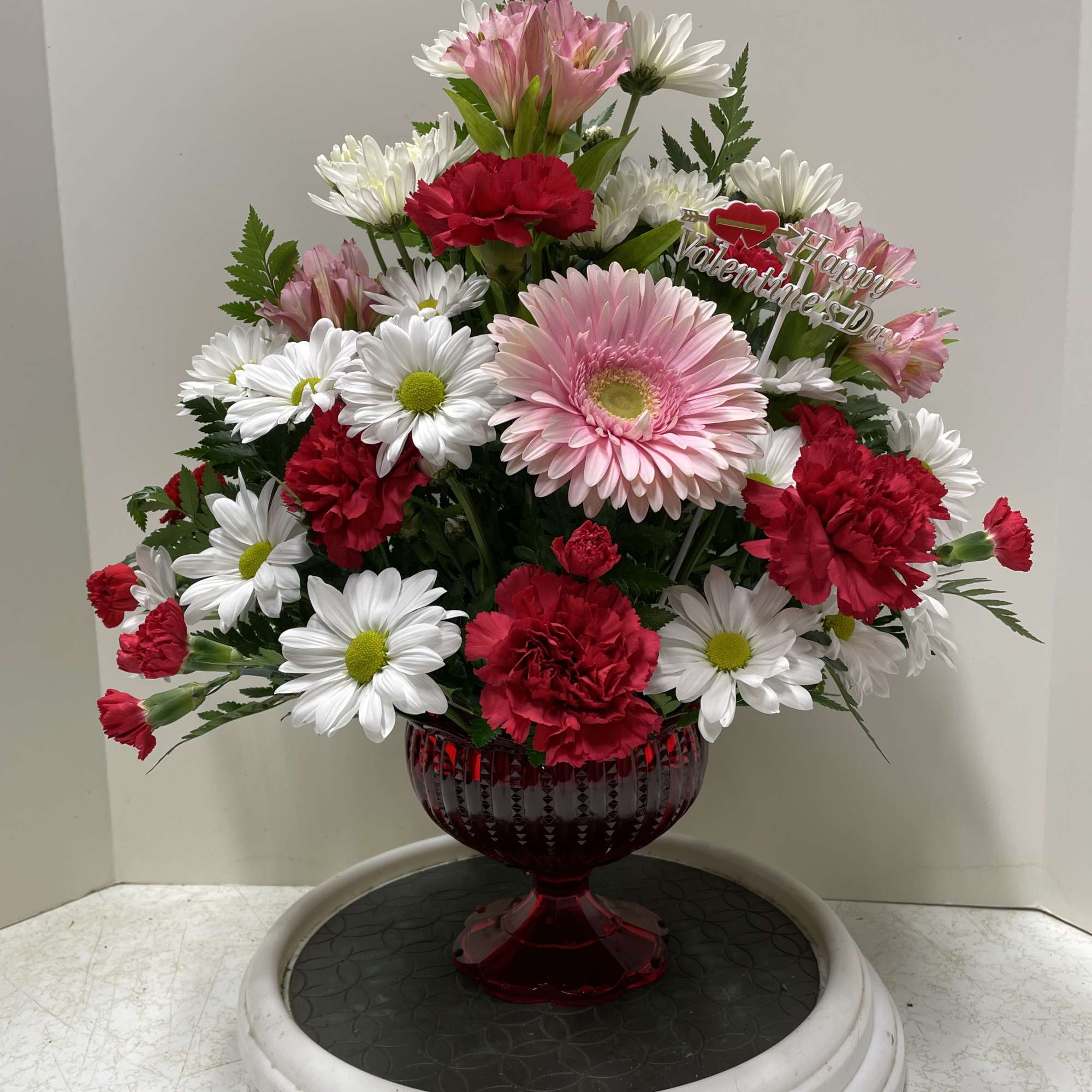 This unique design is filled with an array of pink, red, and