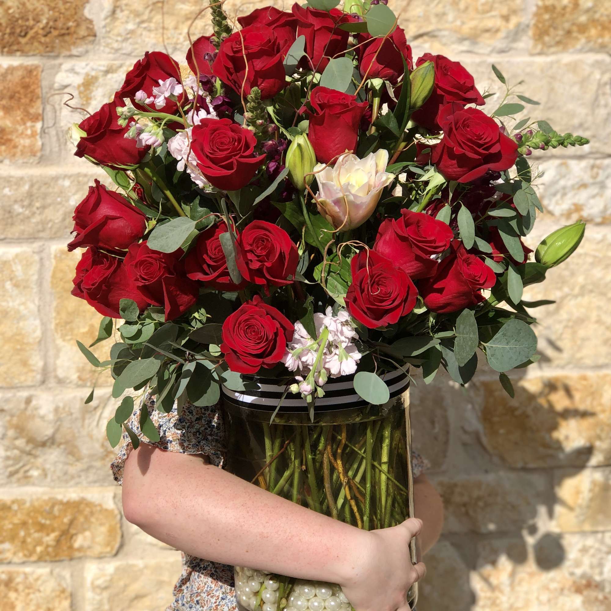 An elegant design that's sure to WOW. A tall arrangement of 40