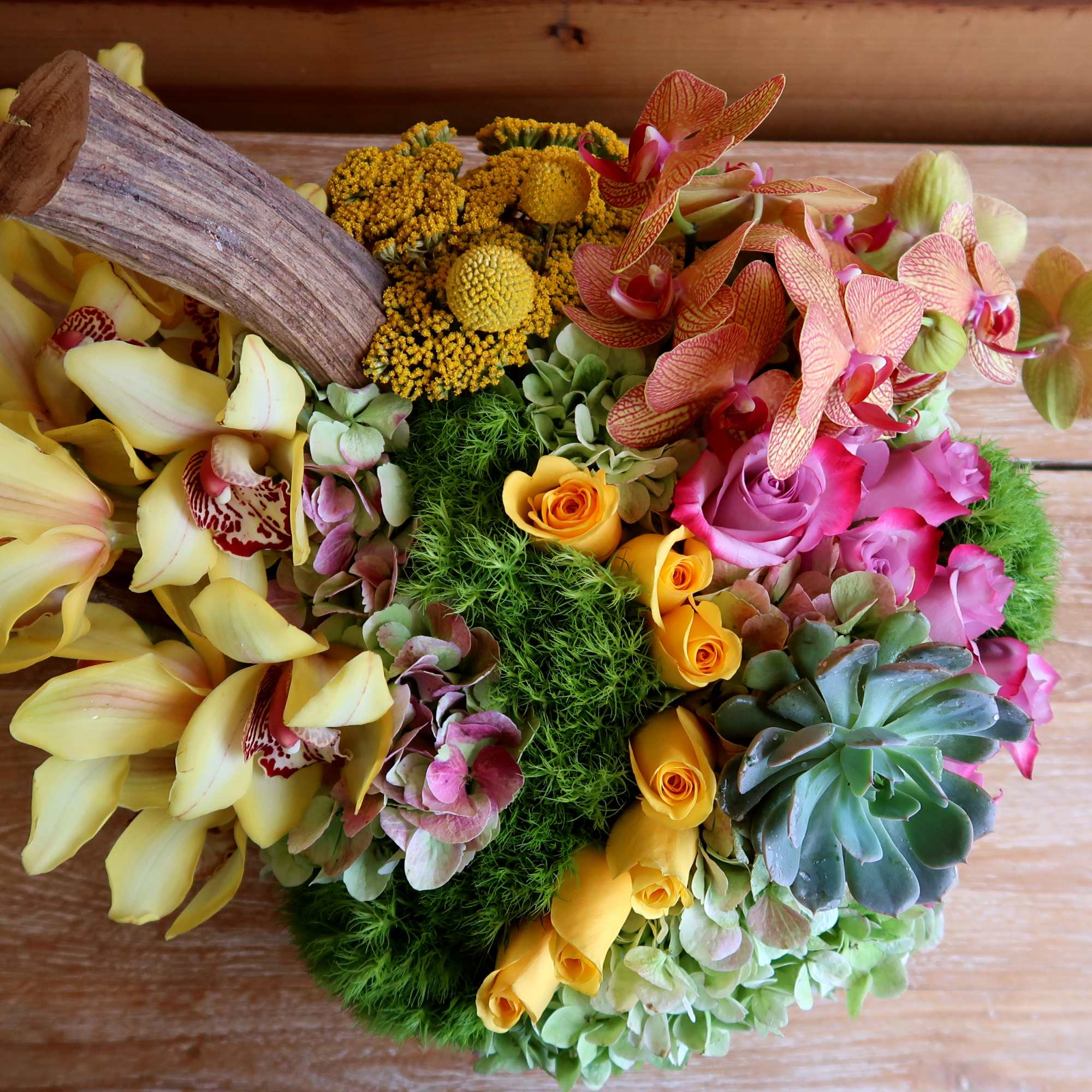 An ode to a summer beach day, stunning arrangement filled with the