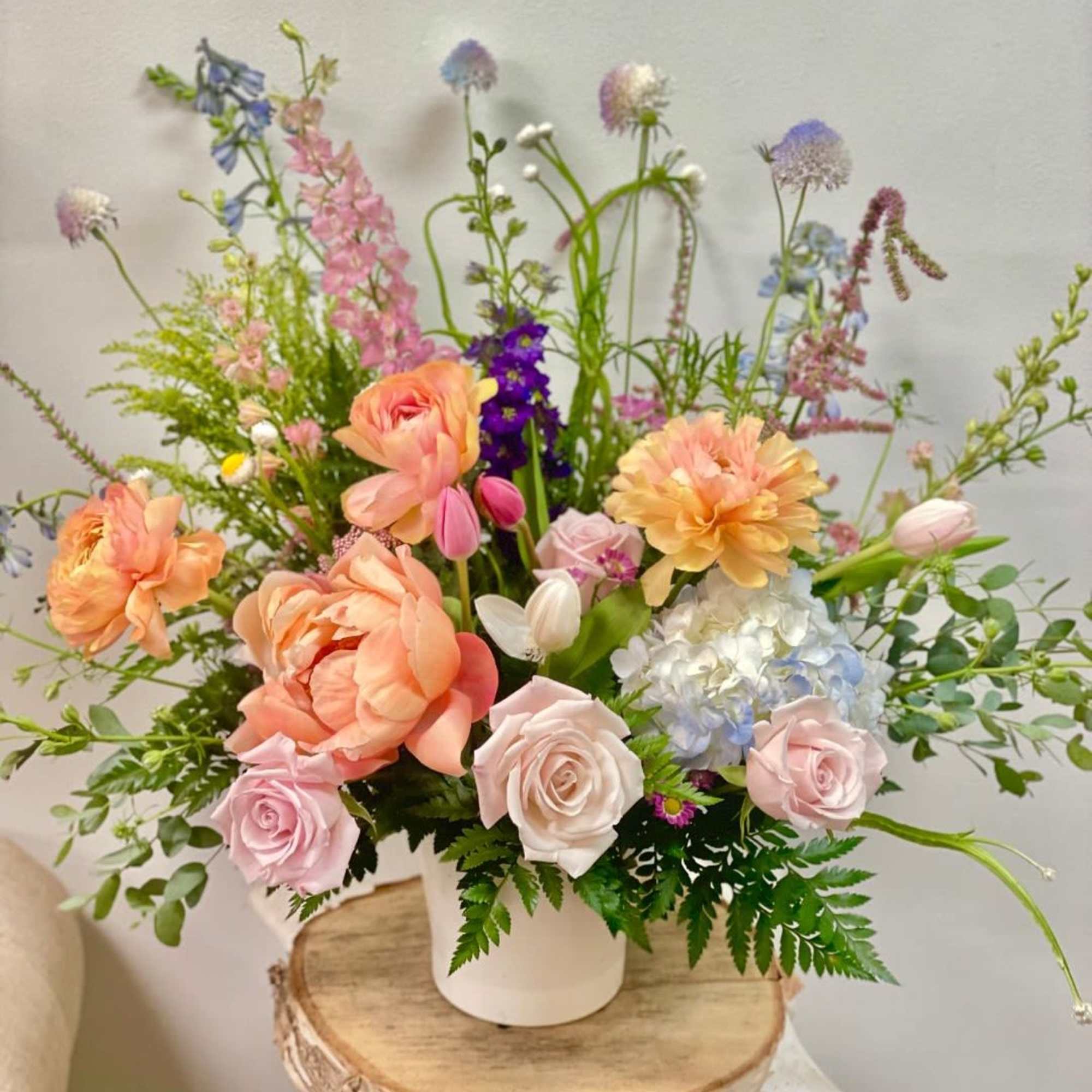 Product Information
Theme Colors: Shades of Yellow and White

Featured Blooms: Scabious, Tulips, Roses