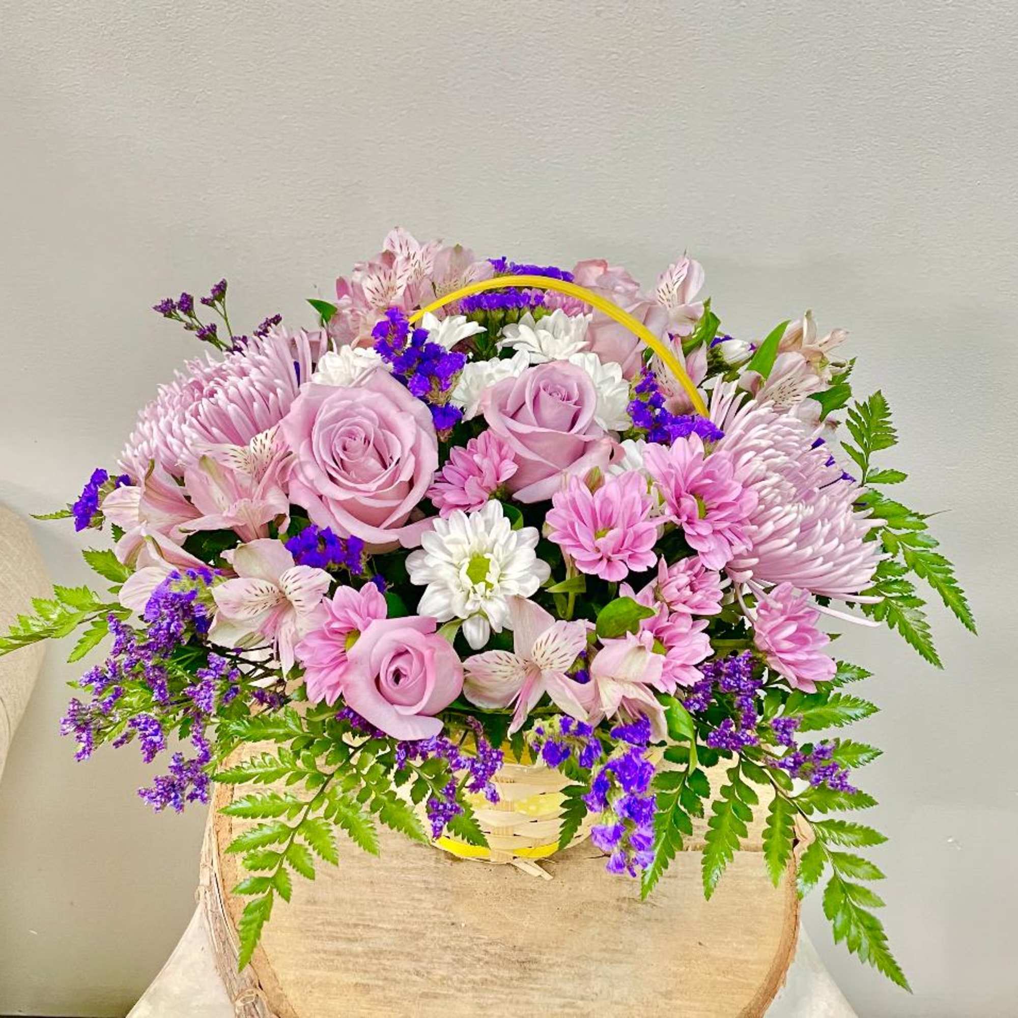 Product Information

Theme Colors: Shades of pinks

Featured Blooms: Roses, Alstroemeria, Chrysanthemums, Daisies, wild
