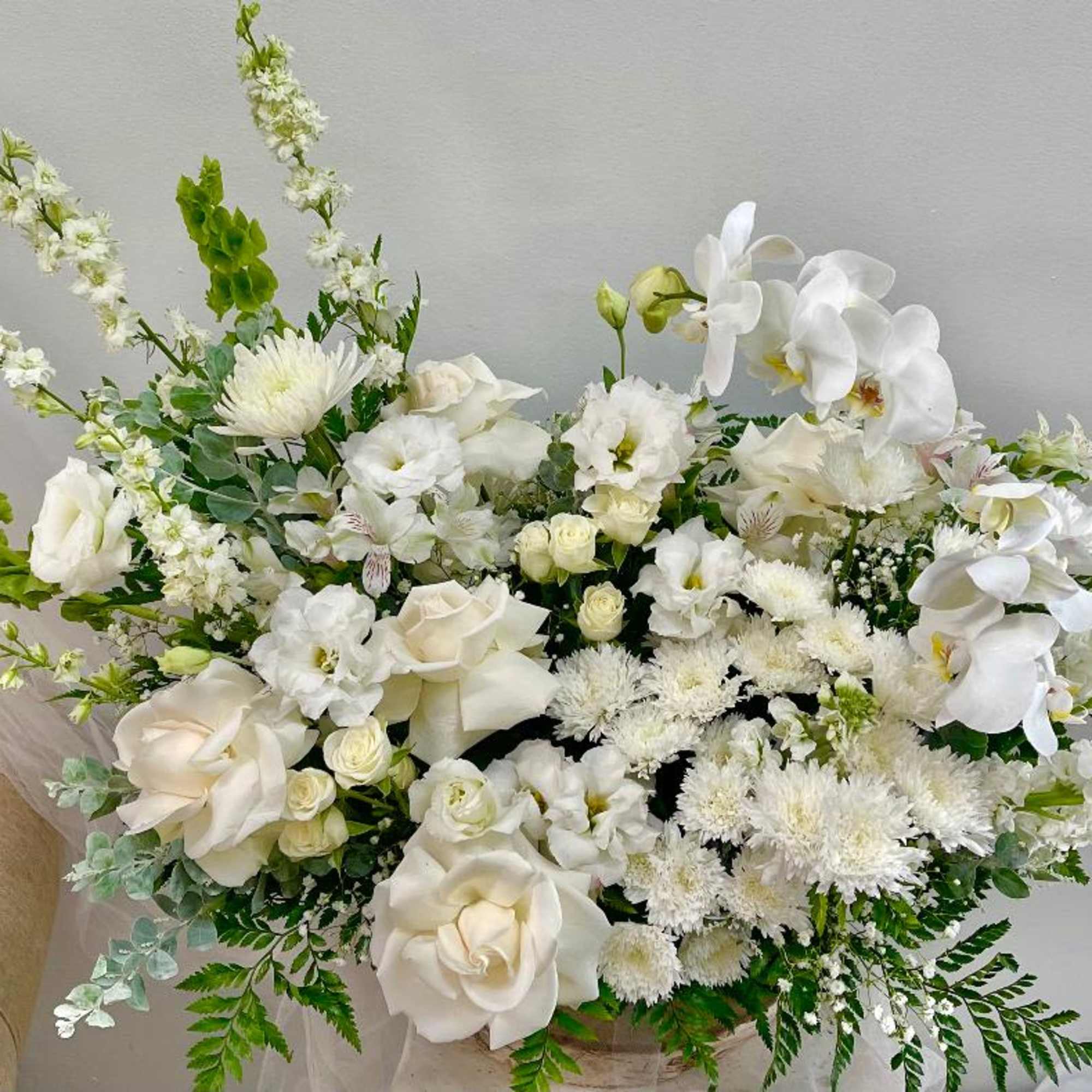 Product Information
Theme Colors: whites

Featured Blooms: Roses, Spray Roses, orchid, Stock, Larkspur, Lisianthus