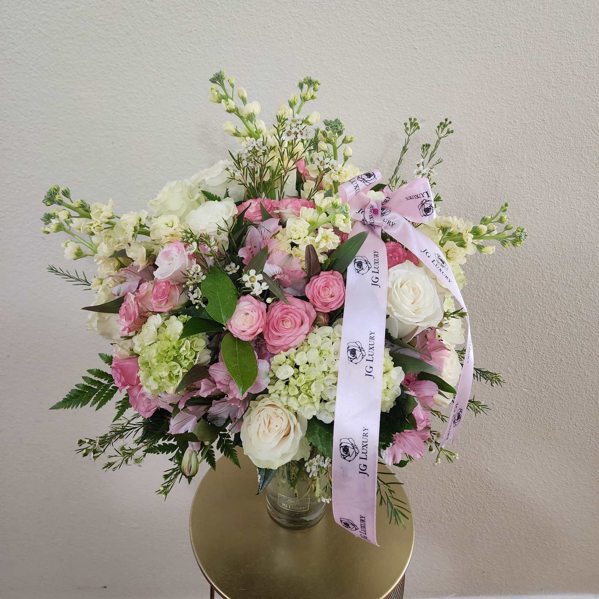 Created to make you smile with the perfect mix of fress blooms.