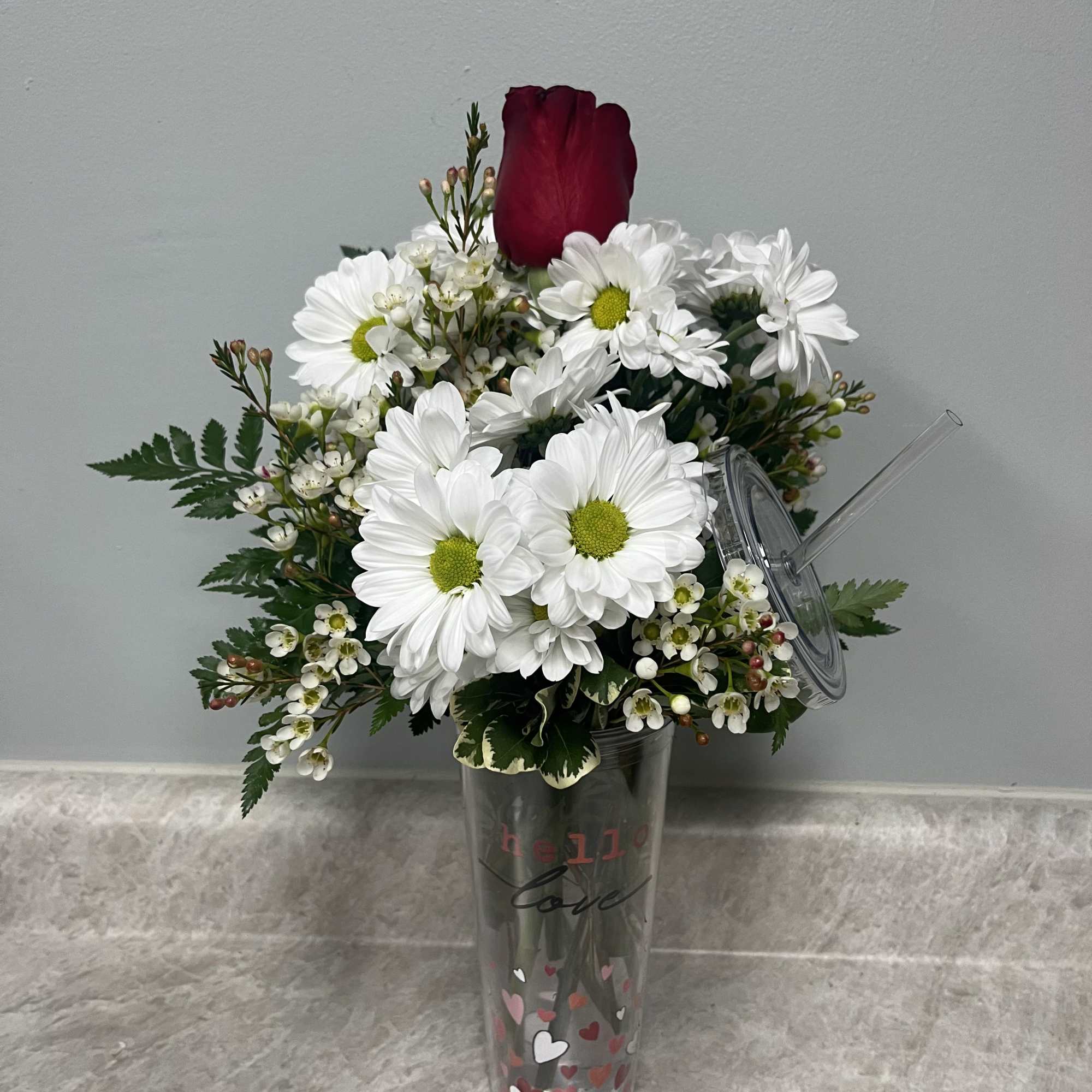 Straw cup tumbler with a red rose &amp; white daisies 
one sided