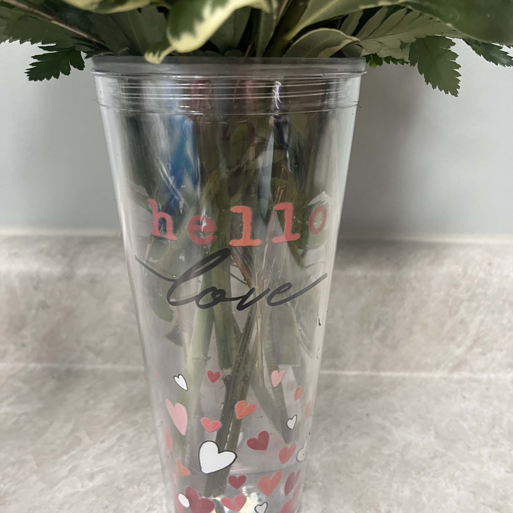 Straw cup tumbler with a red rose &amp; white daisies 
one sided