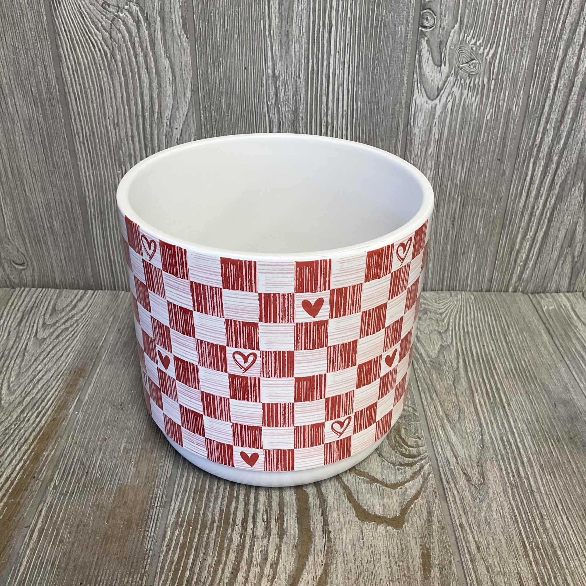 Beautiful blooming pink hydrangea potted plant in a decorative ceramic Valentine&rsquo;s container.