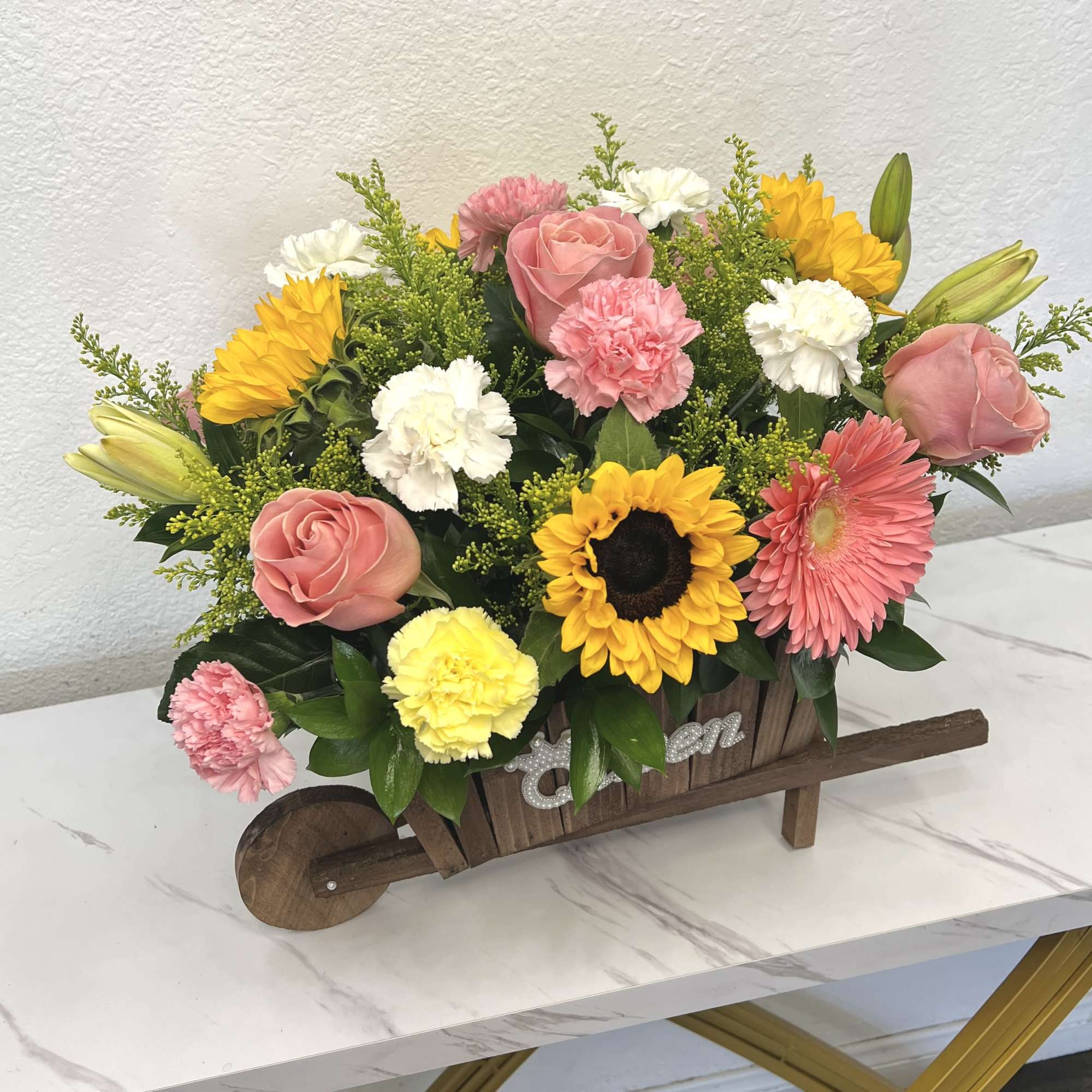 Buyer will receive a Carretita with mix flowers
