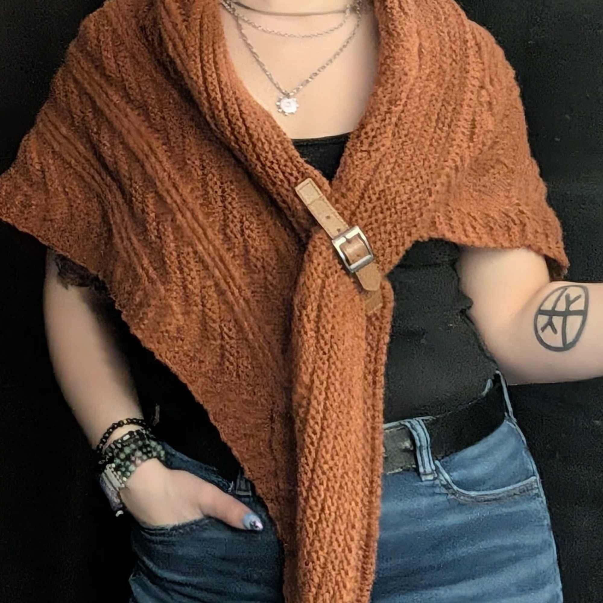 Made Of 100% Polyester With A Leather Buckle