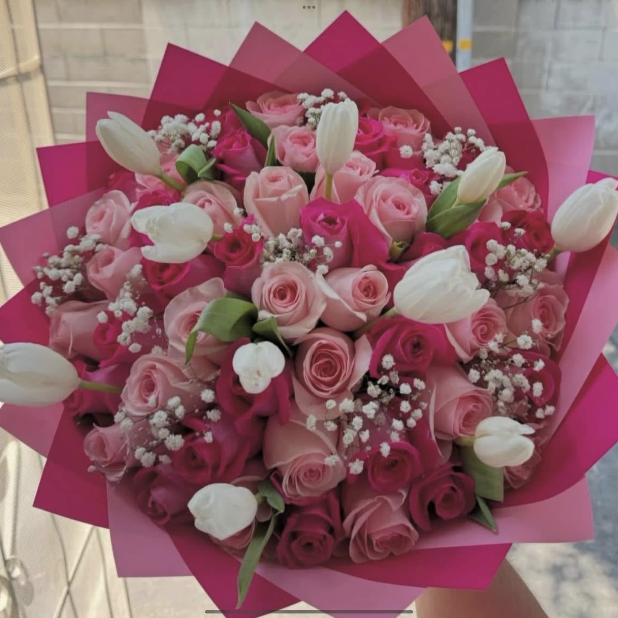 The perfect complement in this bouquet, the mix of roses and tulips