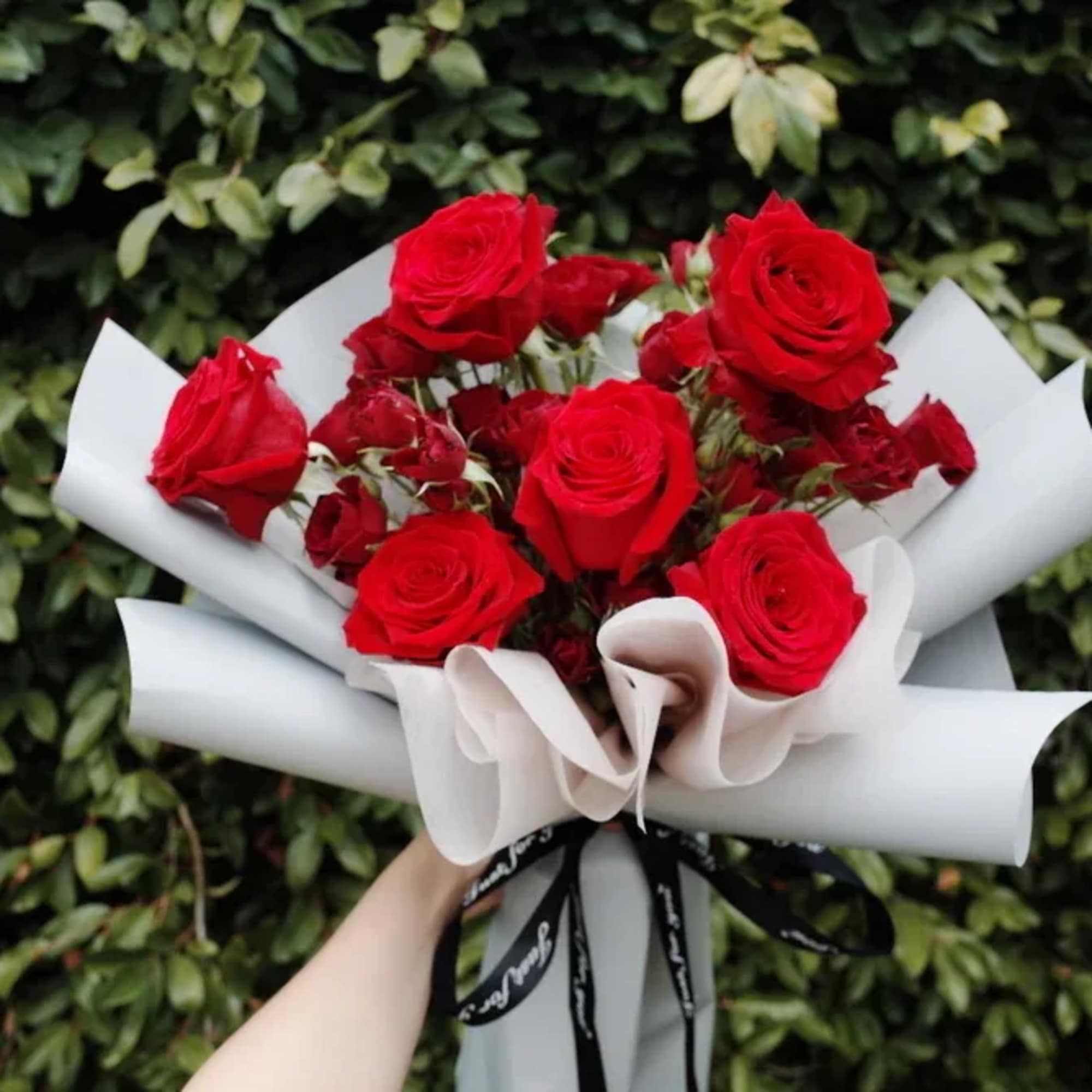Bold expression of love with a modern twist. This bouquet features fresh