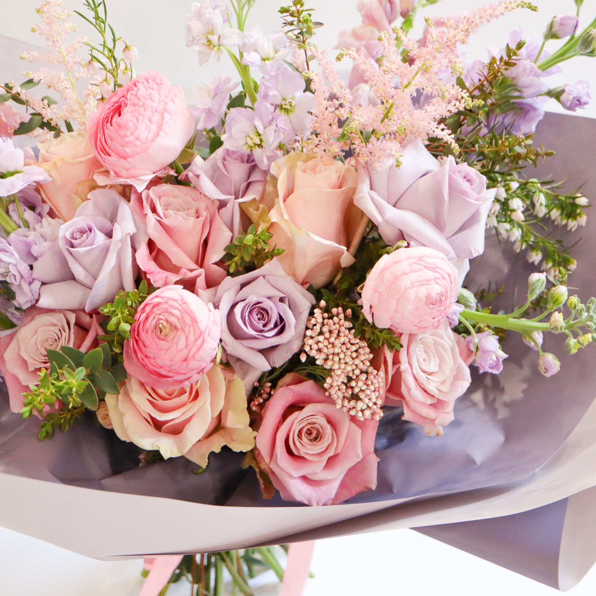 A delicate and sensitive flower arrangement, with a pure and sweet pink