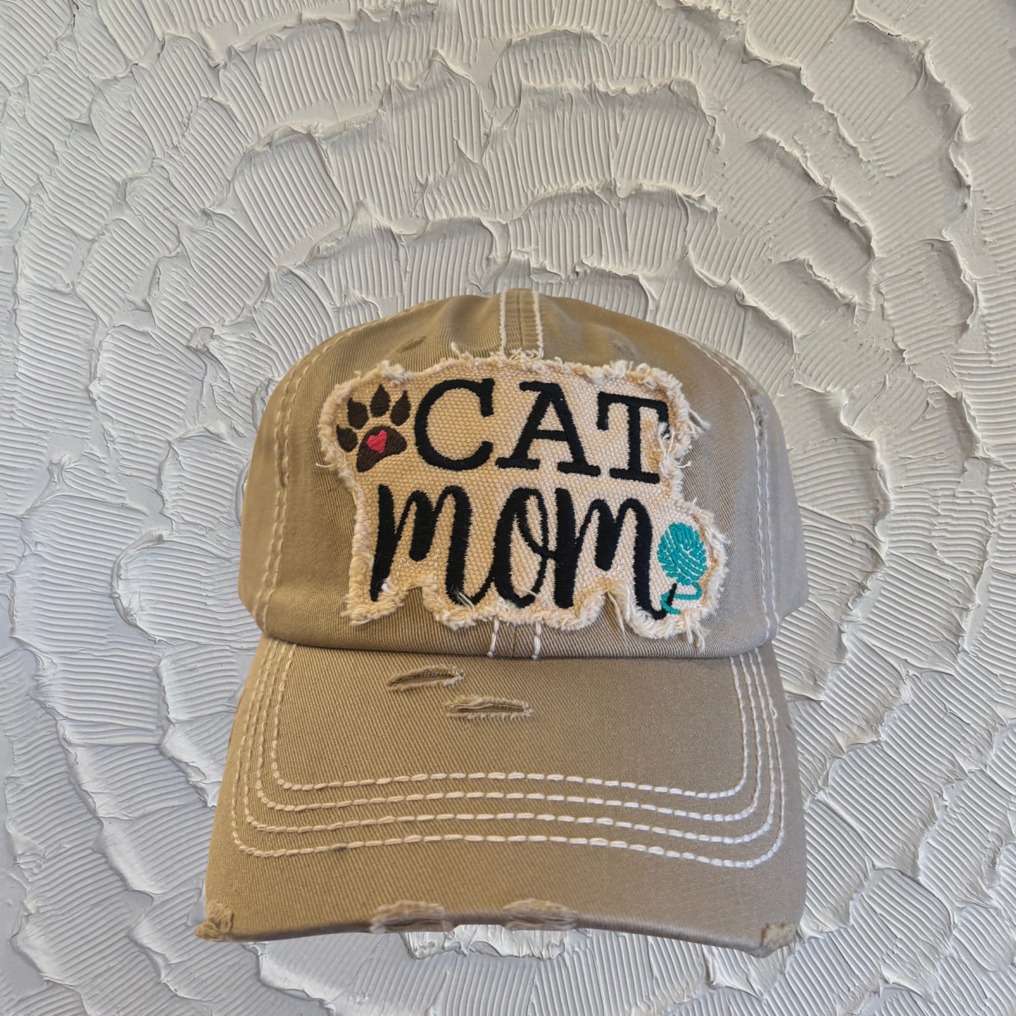 Colors and sayings may vary depending on inventory.