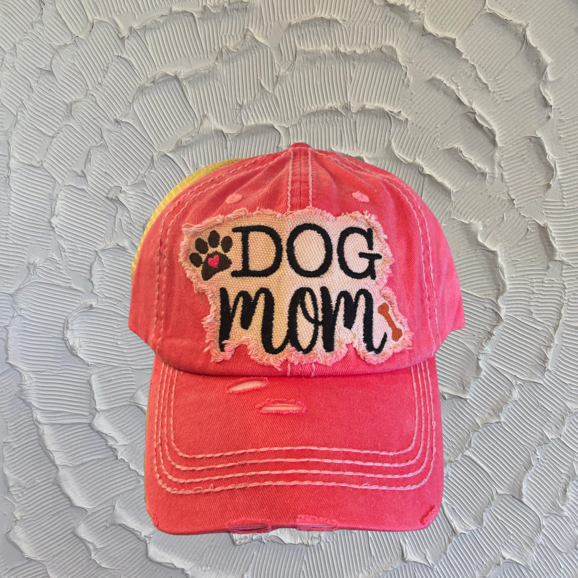 Colors and sayings may vary depending on inventory.