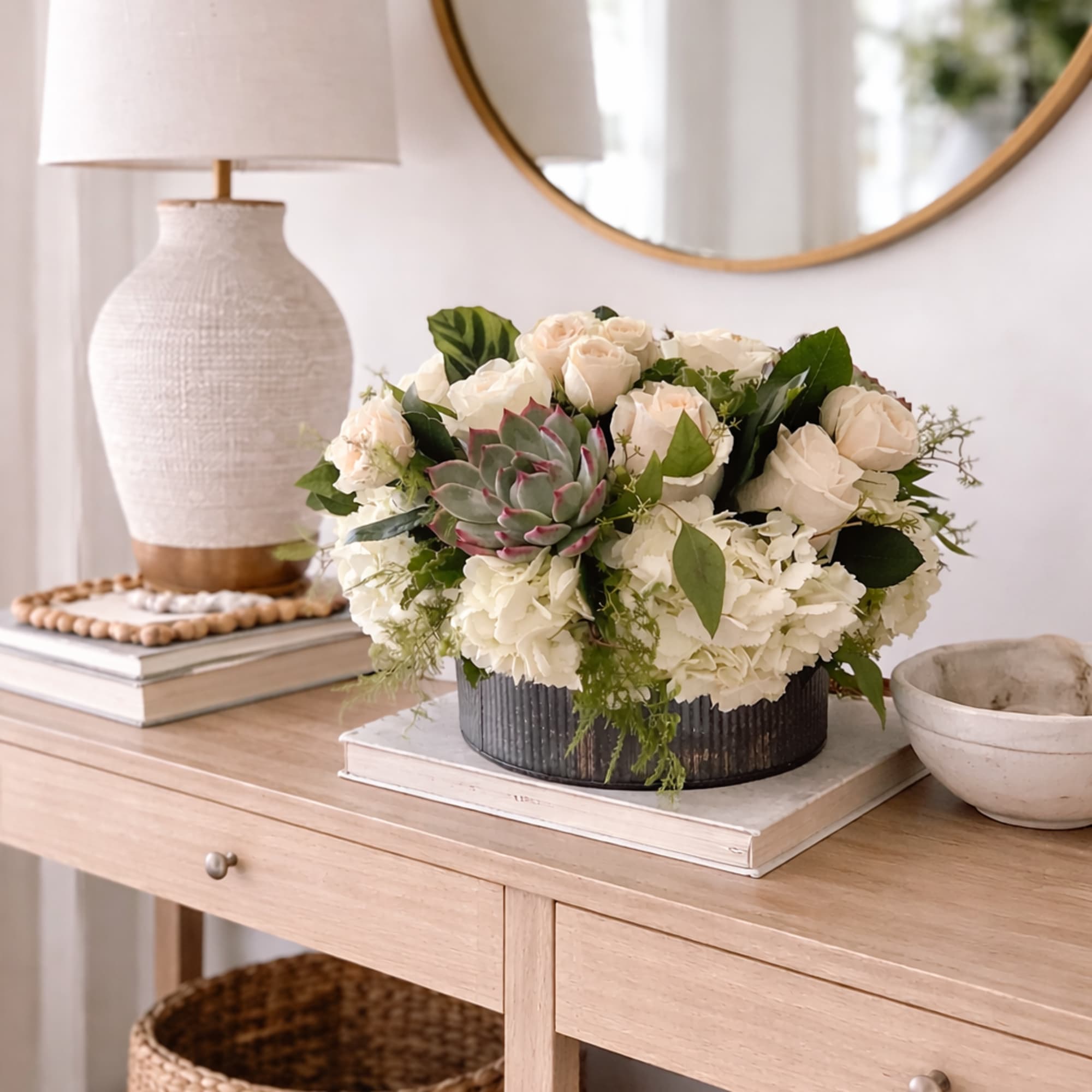 Roses &amp; Succulents Arrangement &ndash; Rustic Charm Meets Modern Elegance
The Roses &amp;