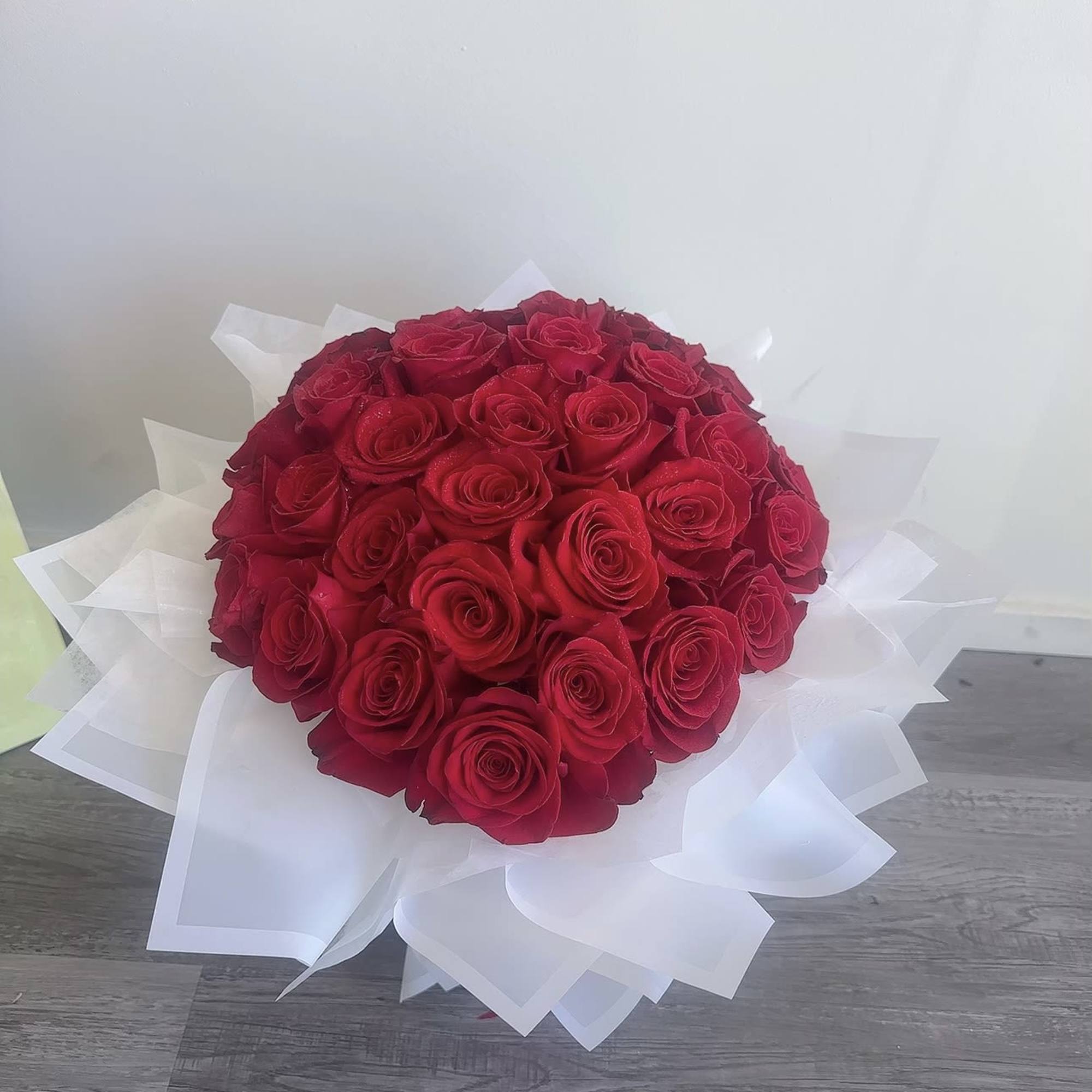 Two dozen roses total 24 
If you like other color flowers, please