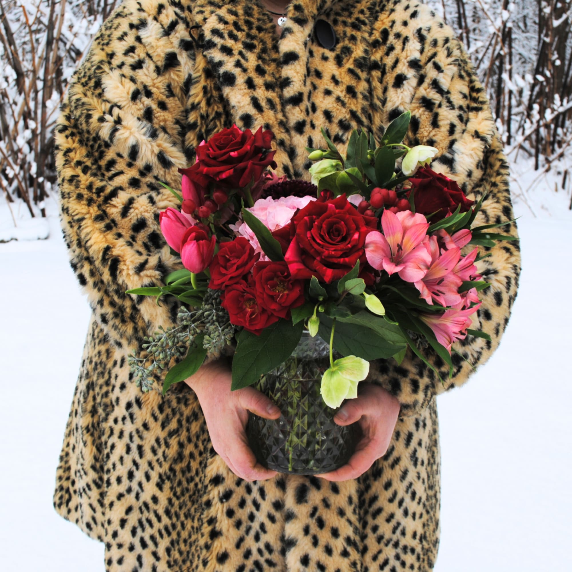 A primarily red toned arrangement in a glass vase! 

Deluxe and premium