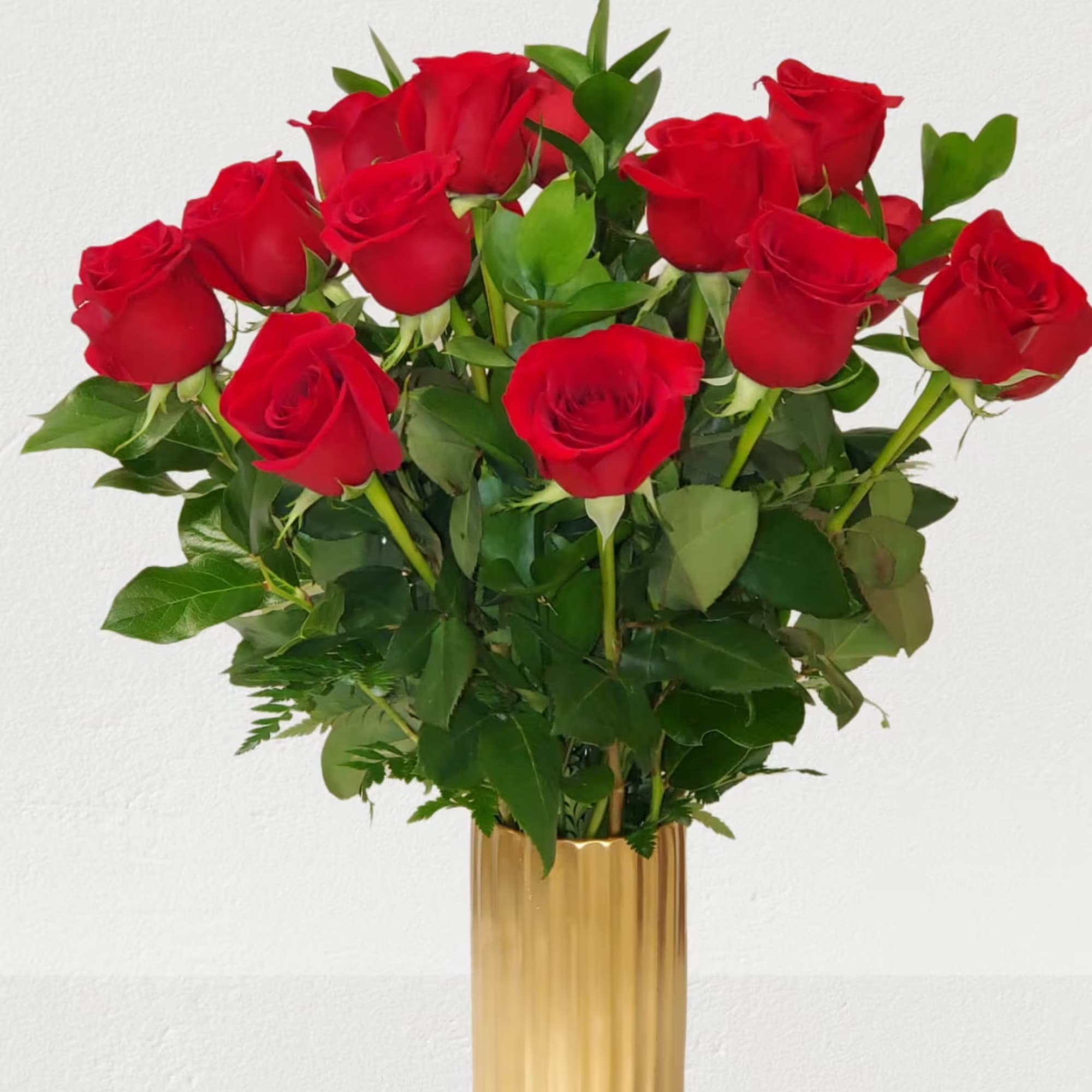 Standard -12 red roses
Deluxe - 18 red roses
NOTICE VASE MAY BE DIFFERENT