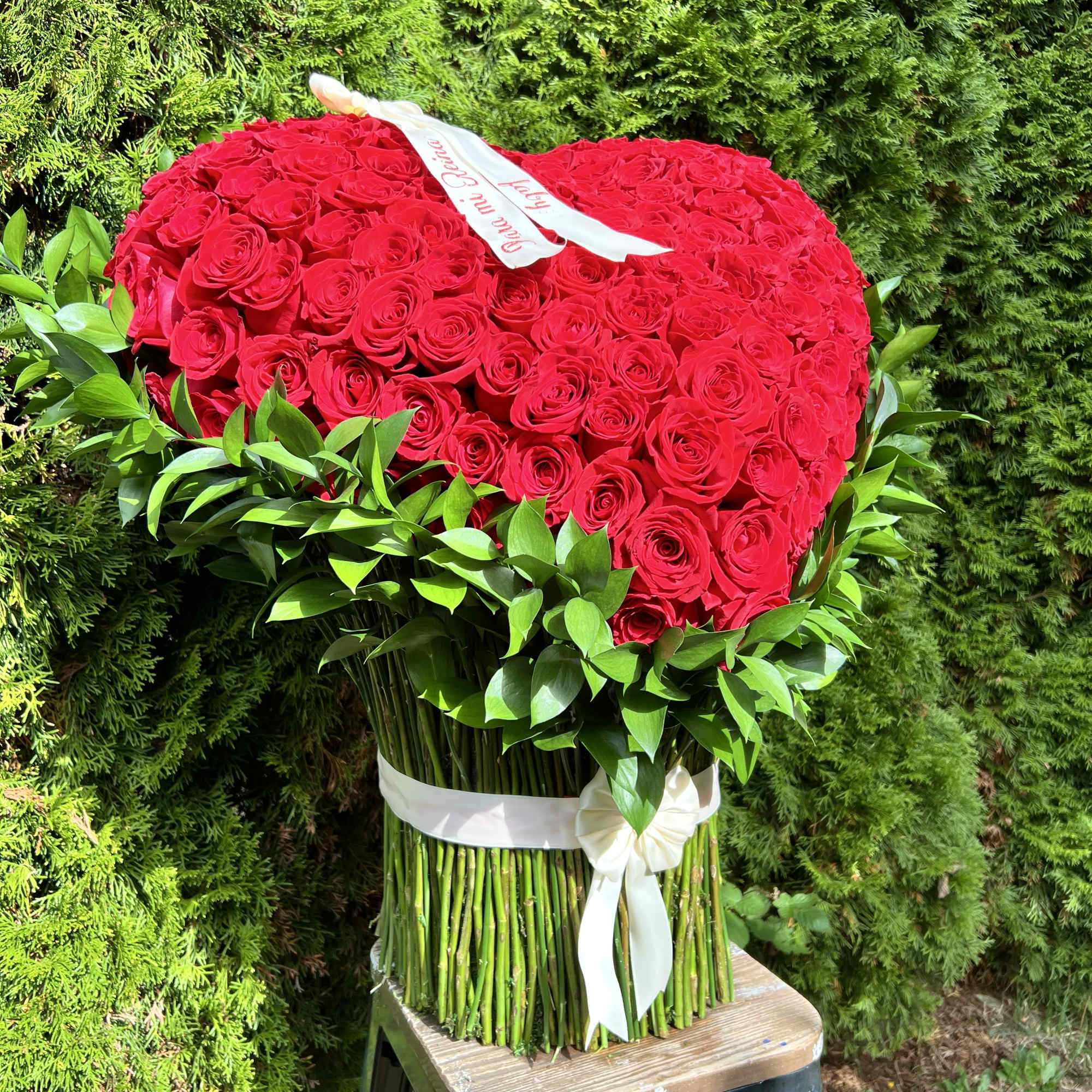 Standing Heart wood arrangement.
Meet our sweetest and most extraordinary standing heart-shaped arrangement.
