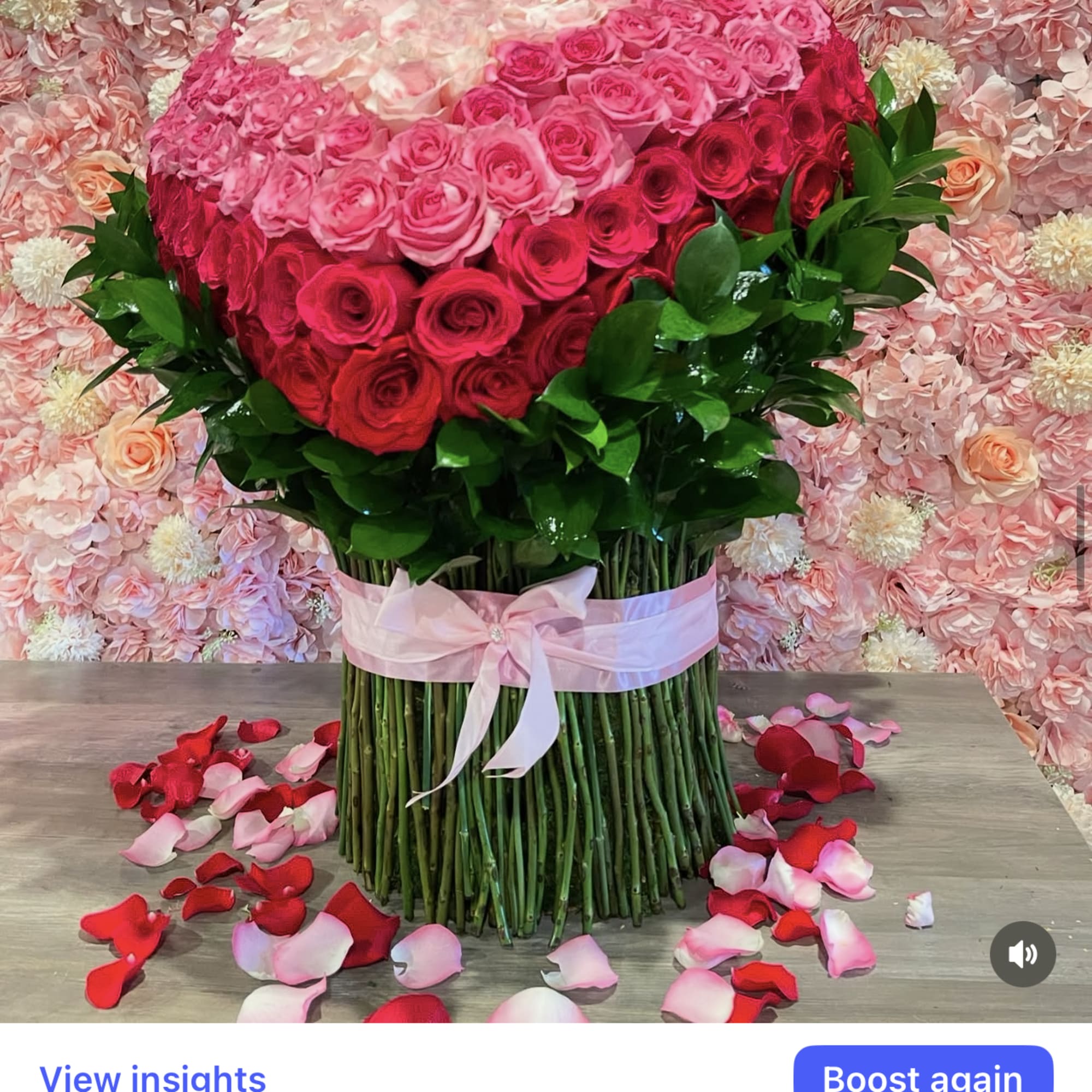 Standing Heart wood arrangement.
Meet our sweetest and most extraordinary standing heart-shaped arrangement.