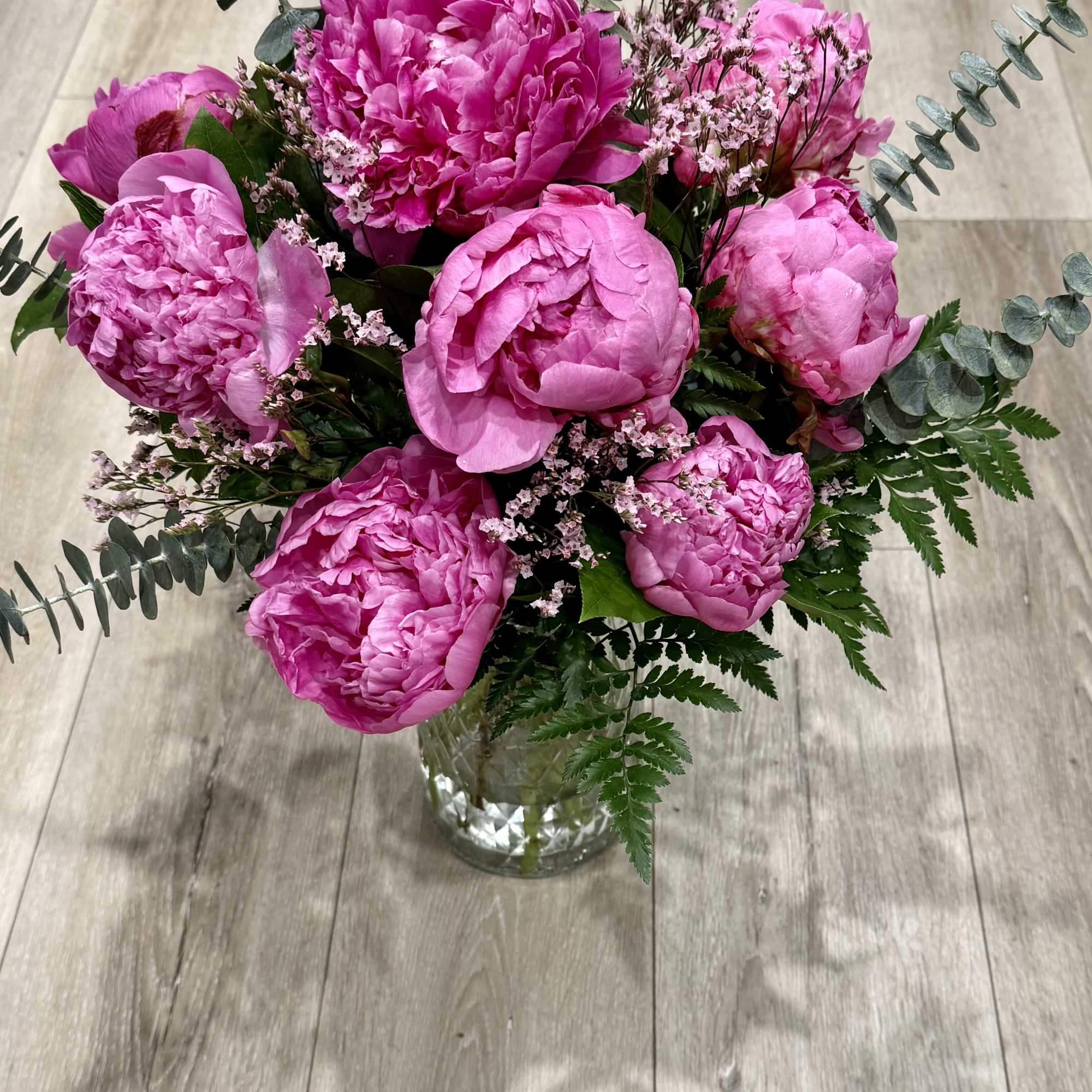 Peony arrangement 

Includes 9 peonies filler flower and greenery 
