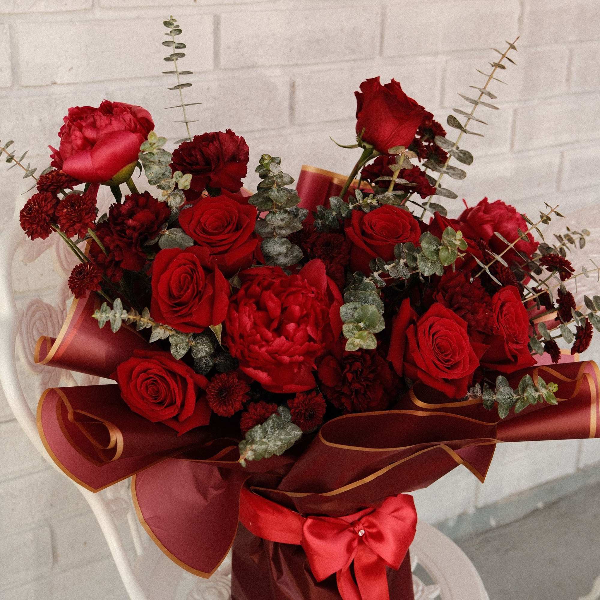 This is a beautiful and classy bouquet with mixed flowers wrapped in