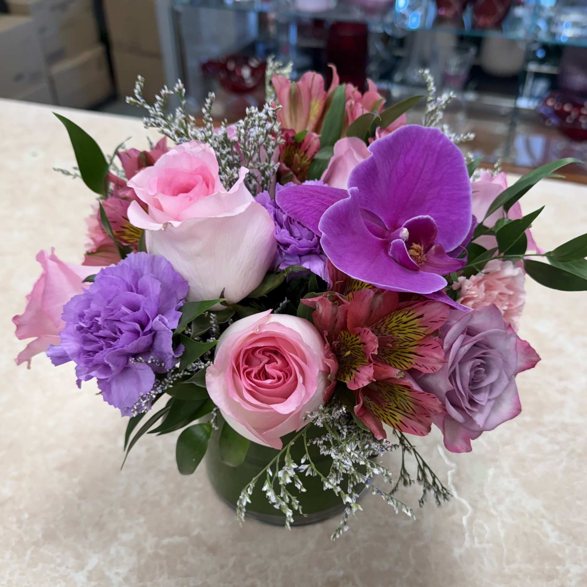 SOFT AND SWEET IN LEAF LINED CLEAR GLASS CYLINDER