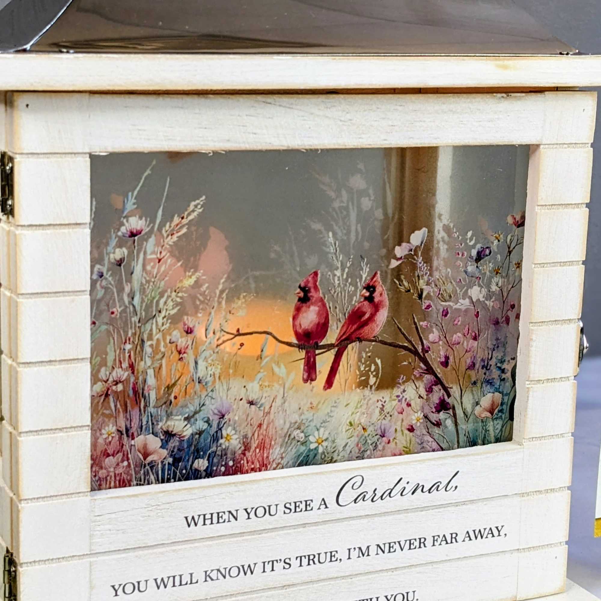 A wonderful keepsake lantern to remember a loved one. This lantern is