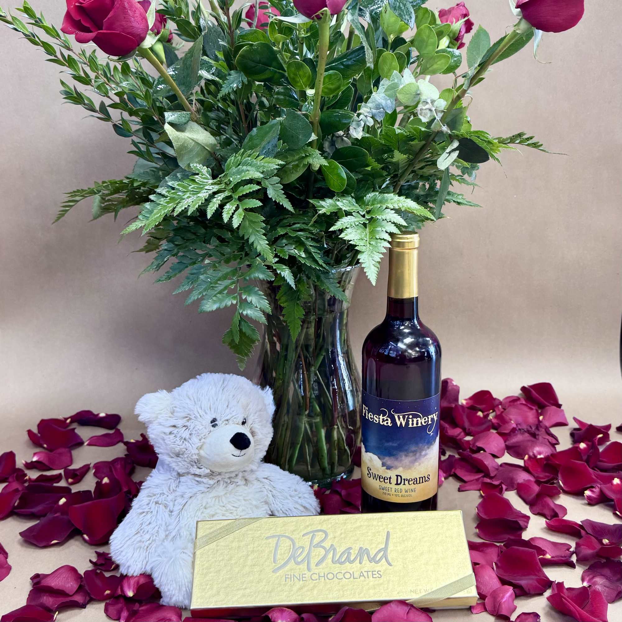 Dozen Roses Package
Included:
&bull;(1) Dozen Roses
&bull;(1) Wine
&bull;(1) Warmies
&bull;(1) Chocolate

Please note that refunds are