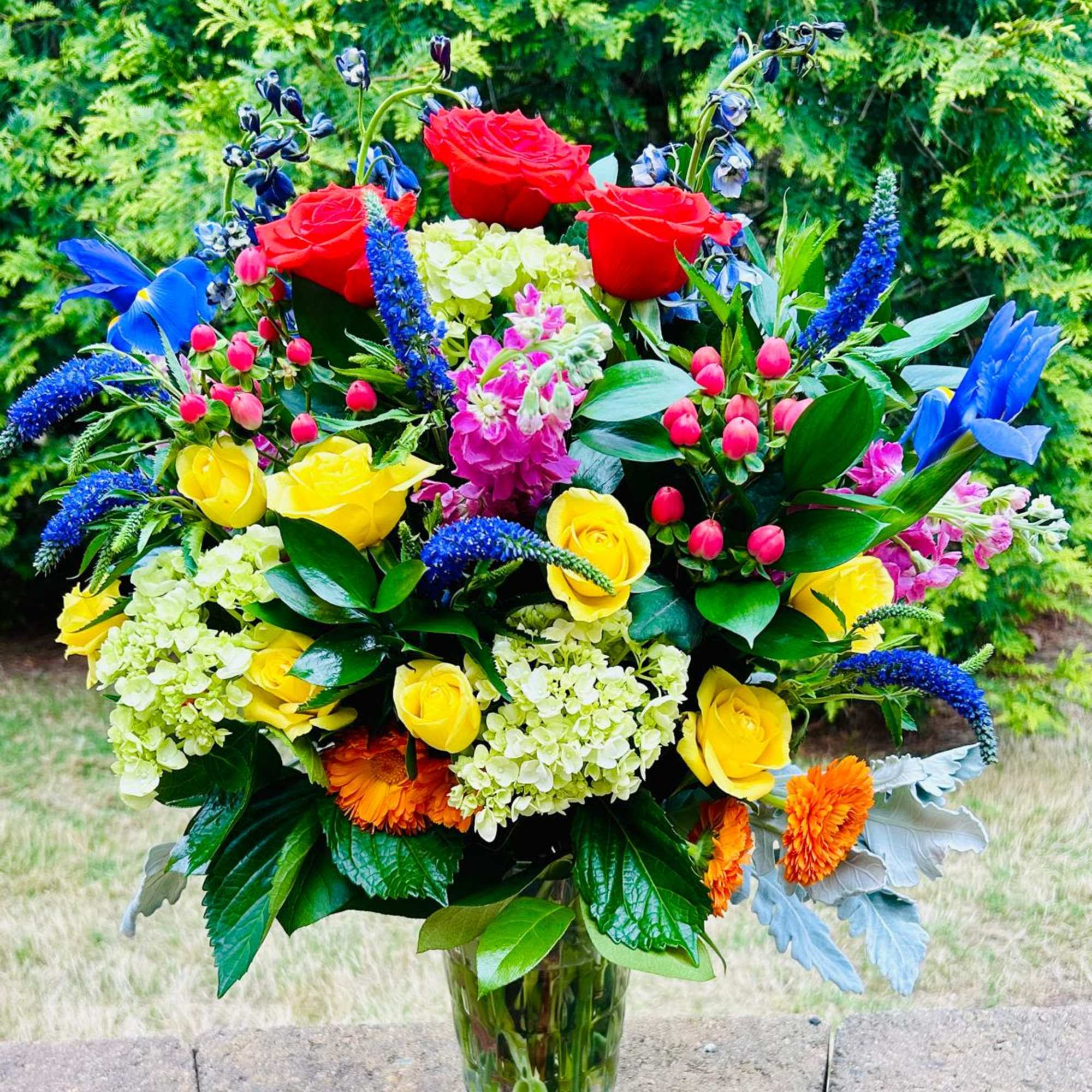 A refined blend of romance and elegance. Meticulously crafted with premium, hand-selected