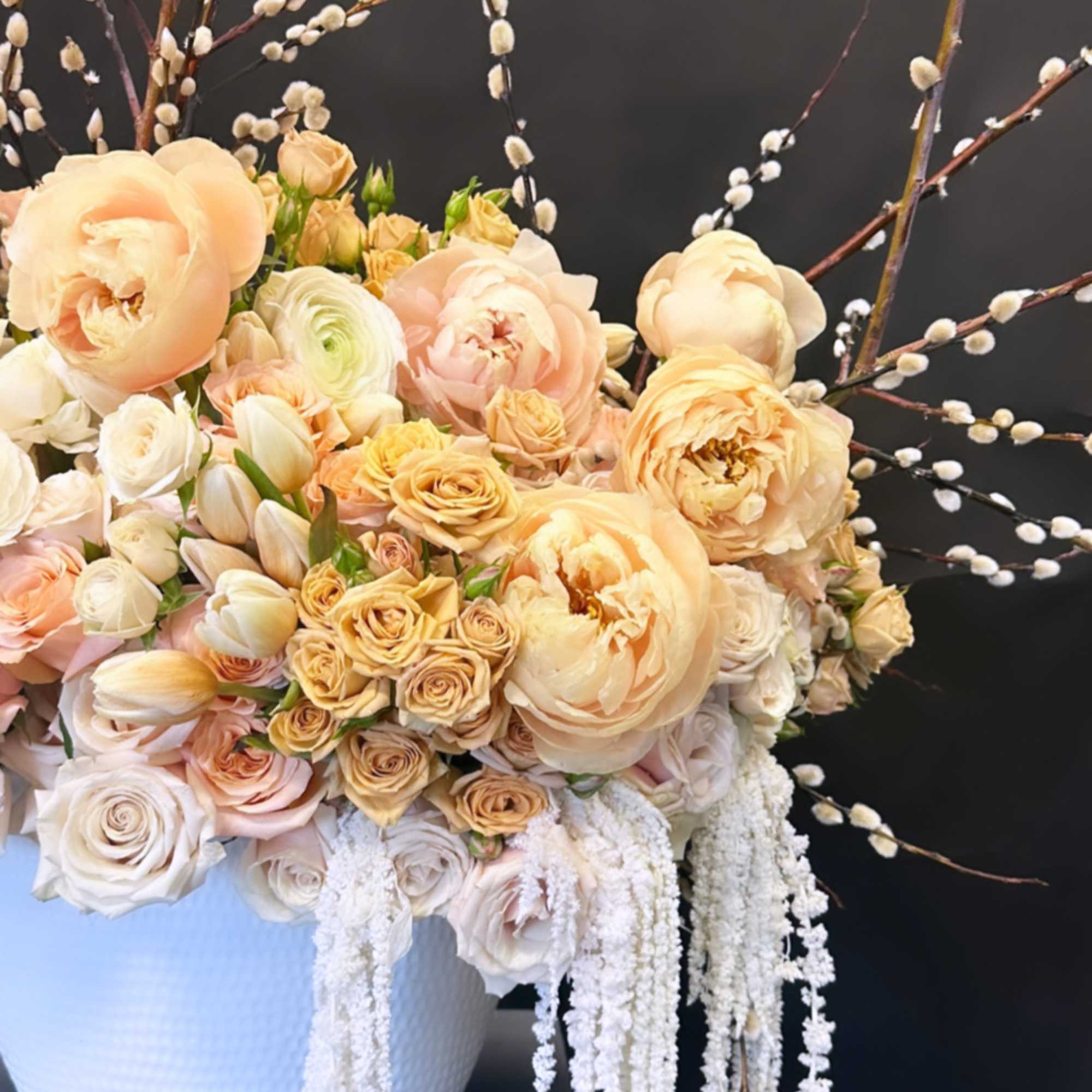 Our "Glamour" arrangement is a gorgeous piece that consists Roses, Spray Roses