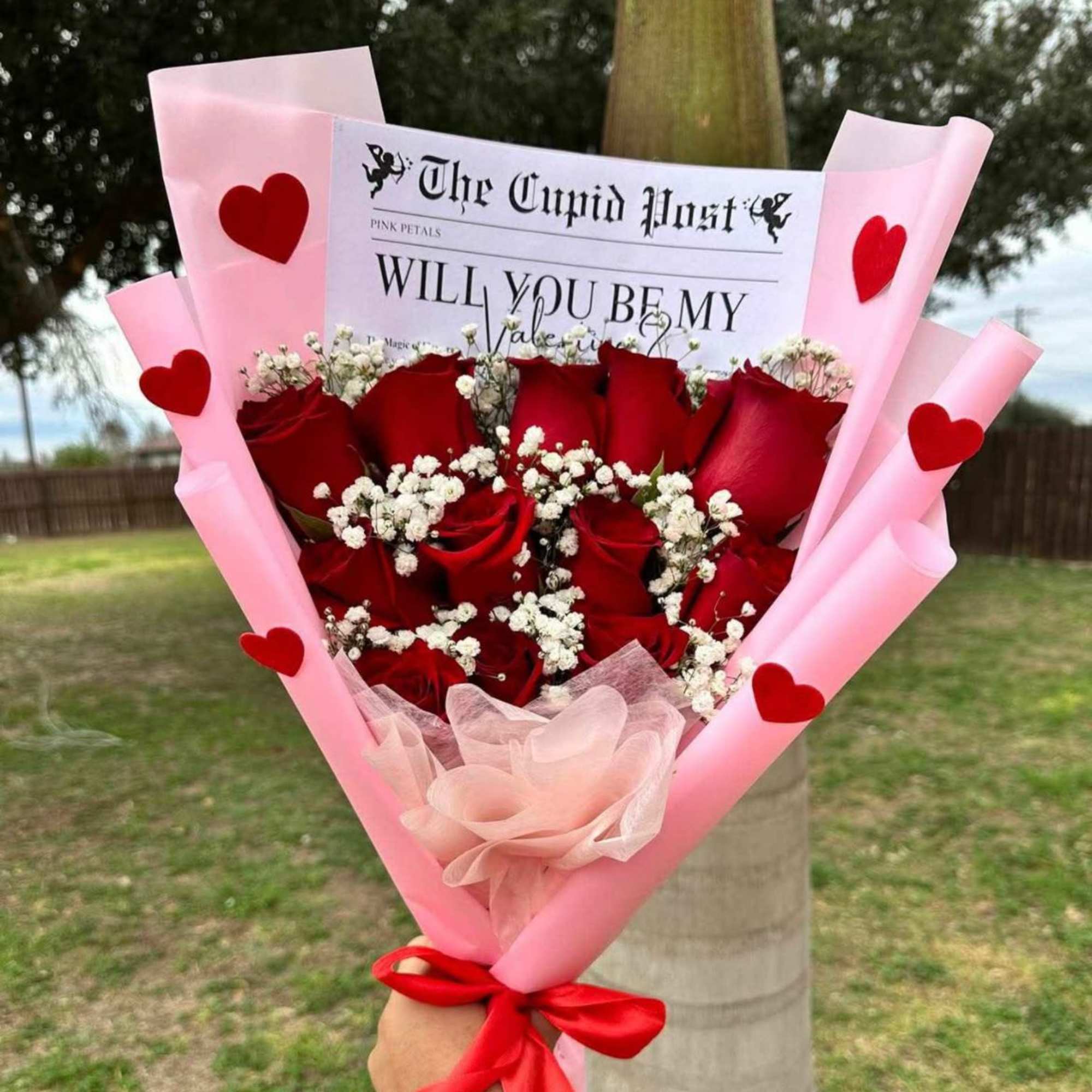 Make your Valentine&rsquo;s Day unforgettable with this stunning romantic bouquet featuring luxurious