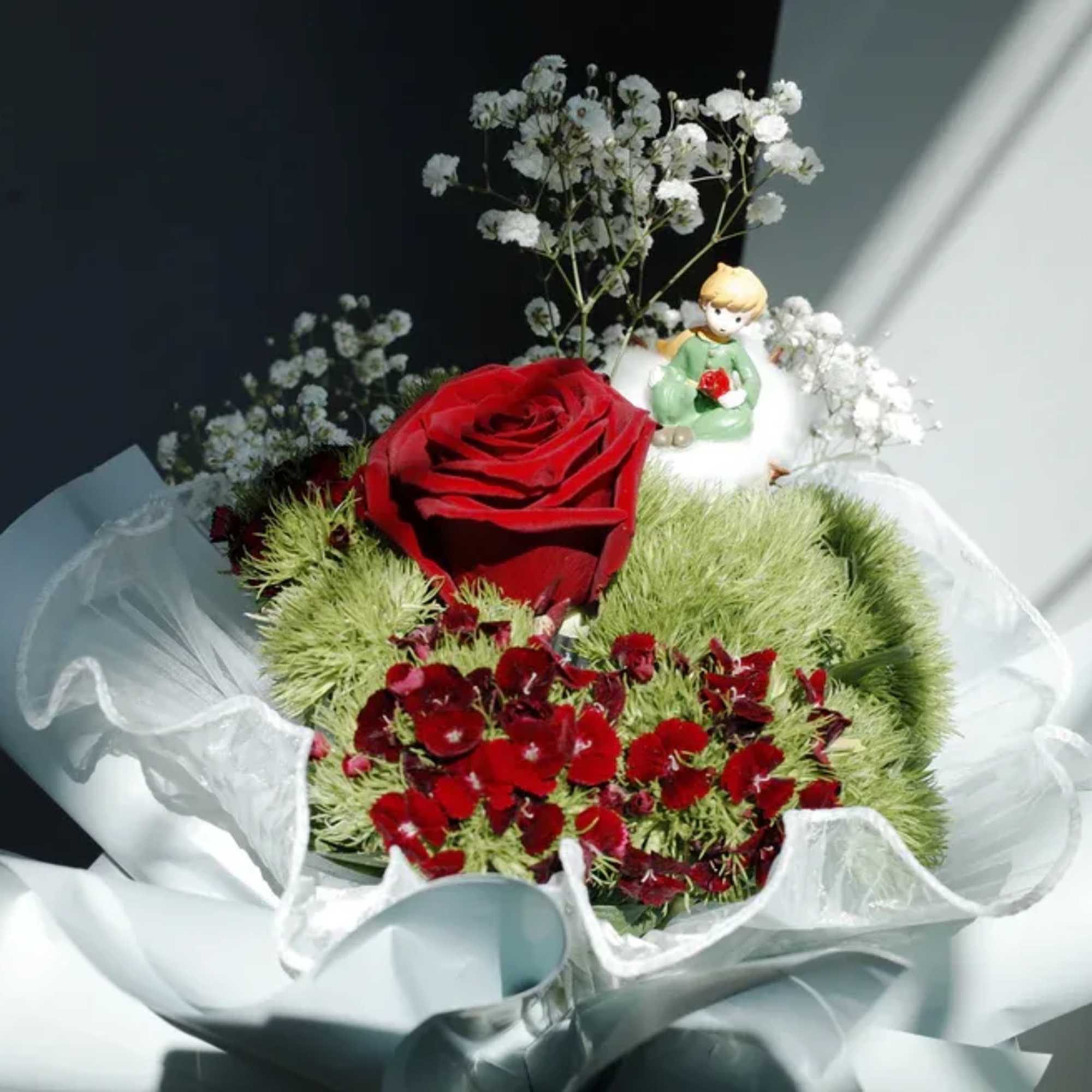 
Inspired by the beloved tale of The Little Prince, this bouquet captures