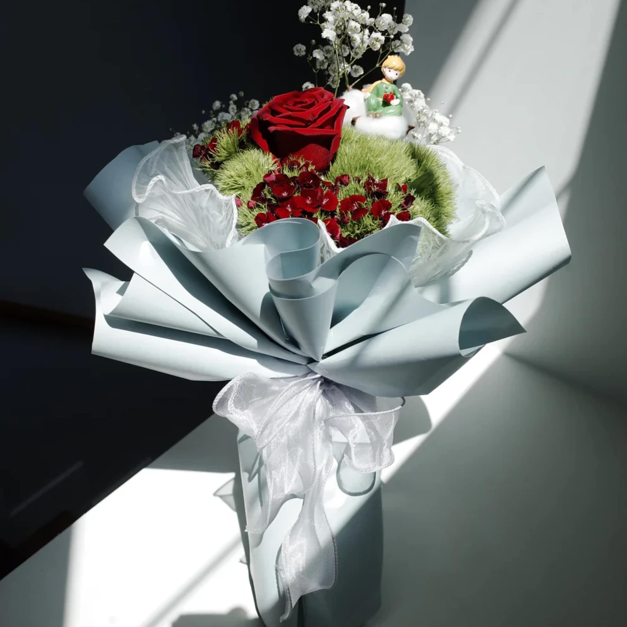 
Inspired by the beloved tale of The Little Prince, this bouquet captures