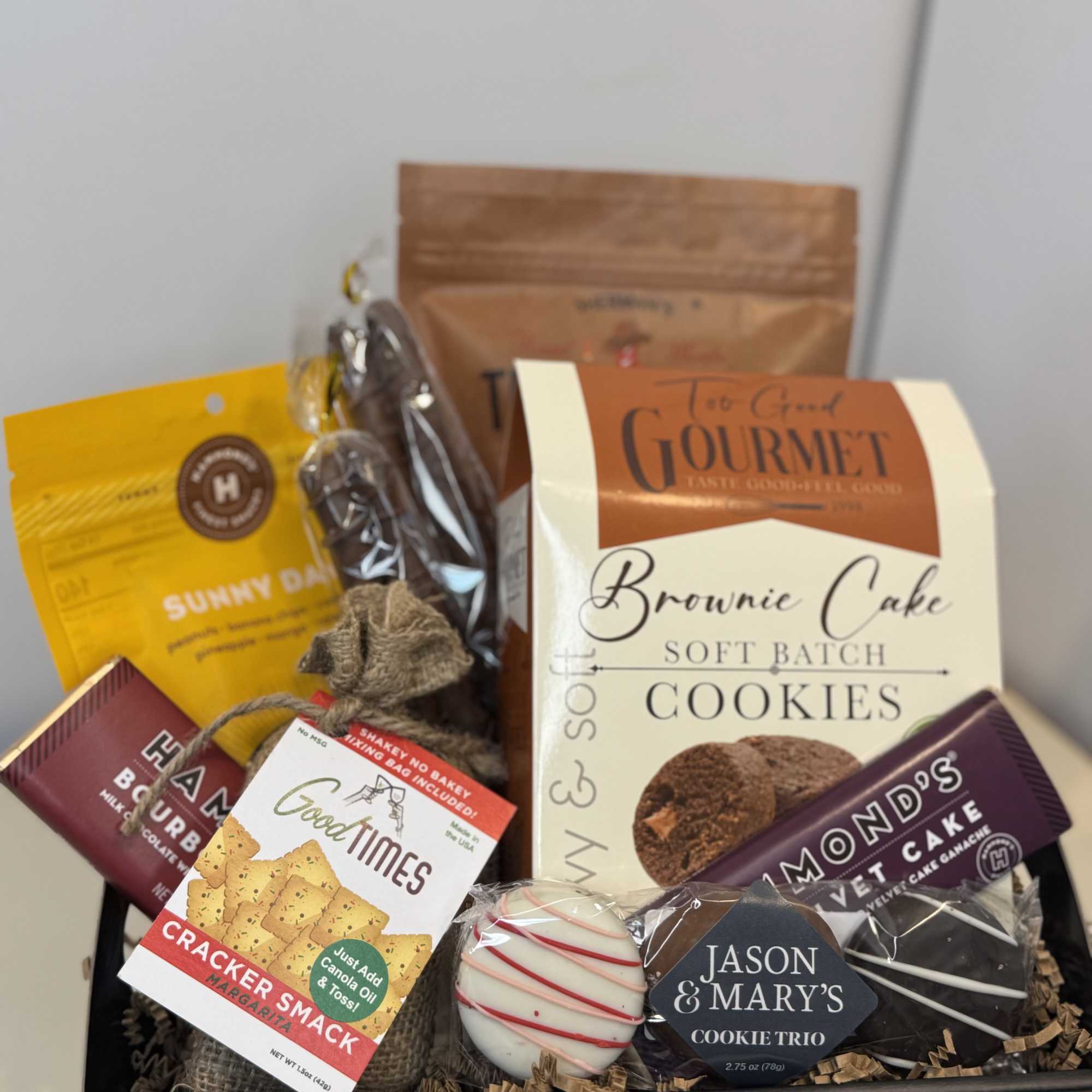 This gourmet basket includes popcorn, chocolate covered pretzels, Oreo, ganaches, and Hershey