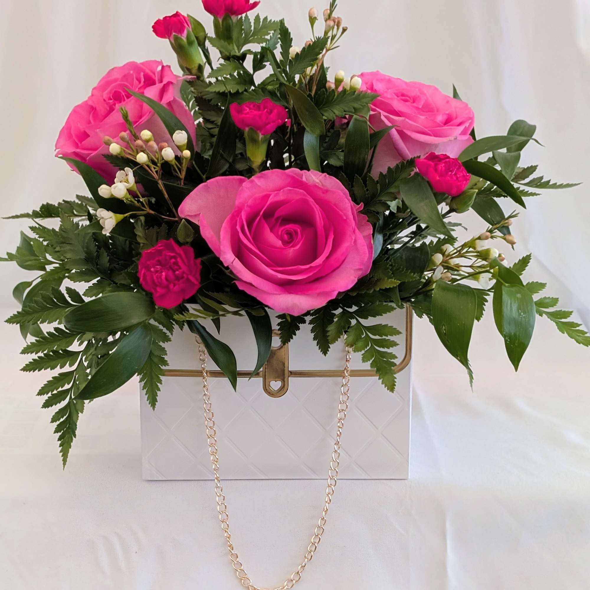 A fashionable floral gift that&rsquo;s as chic as it is charming. Fresh