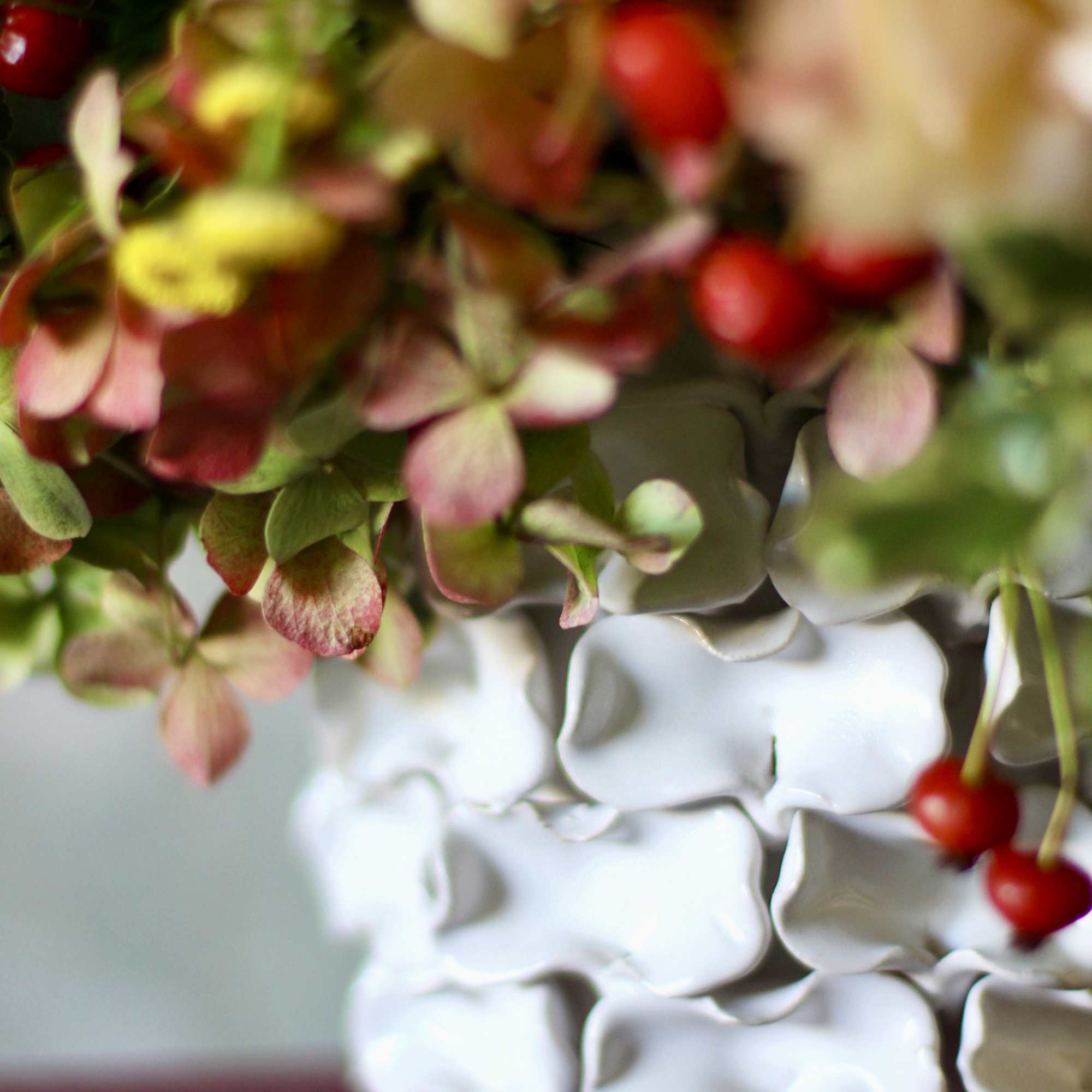 An unique handcraft texture ceramic vase arrangement with Brilliant color palette create