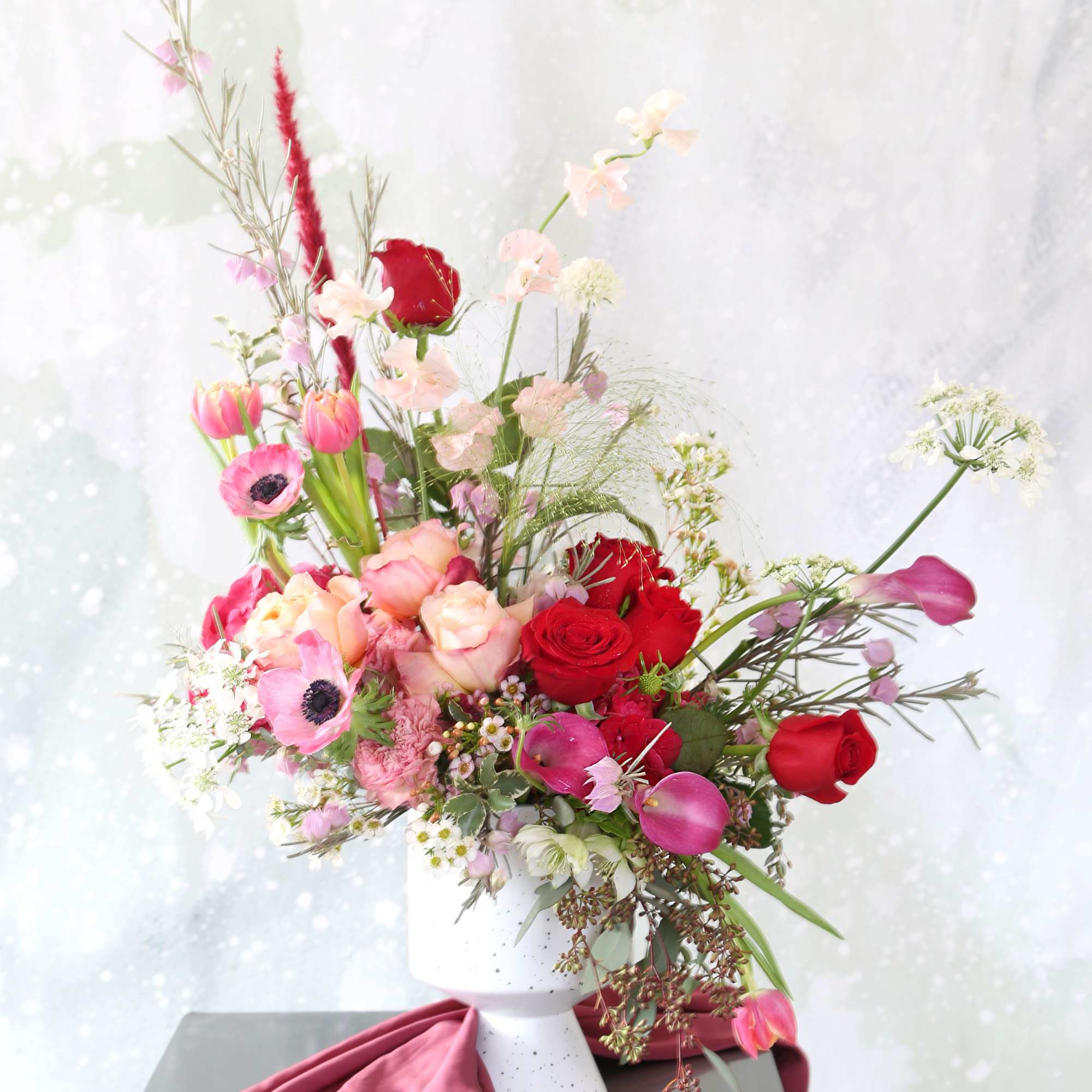 A unique stylish Ombre color arrangement creates on the special Raspberry red