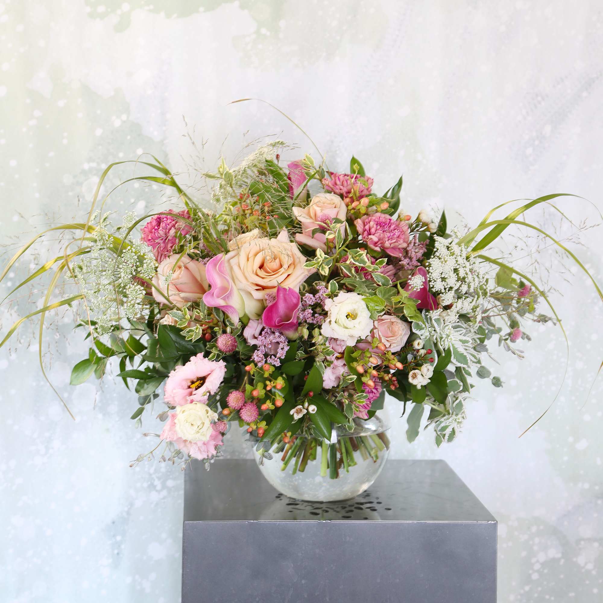 A Luxury Mix Boquet arrange with garden Rose, Calla lillies, Lisianthus, carnation