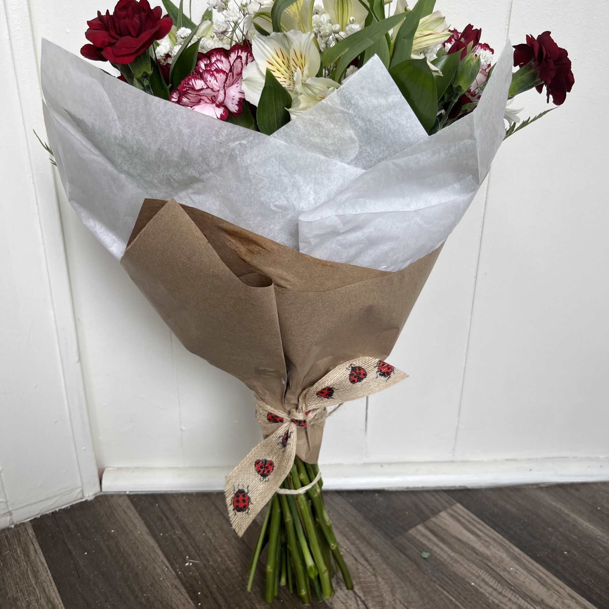 The freshest blooms of the day in tones of red and white