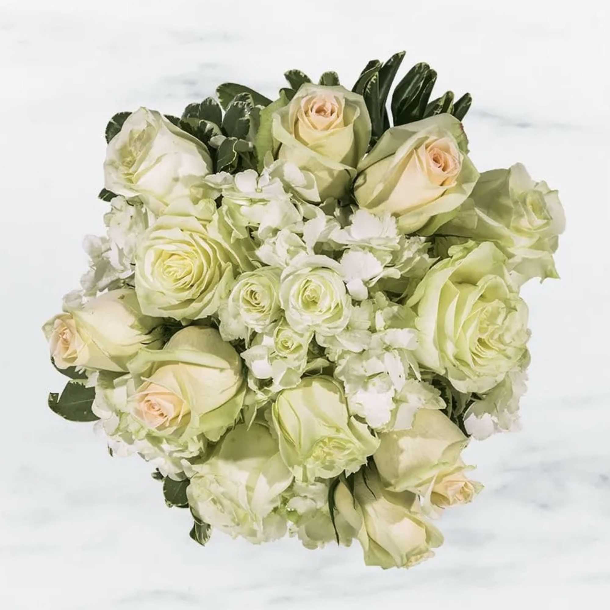 Simplicity at its finest and 100% elegant! This bouquet is the perfect