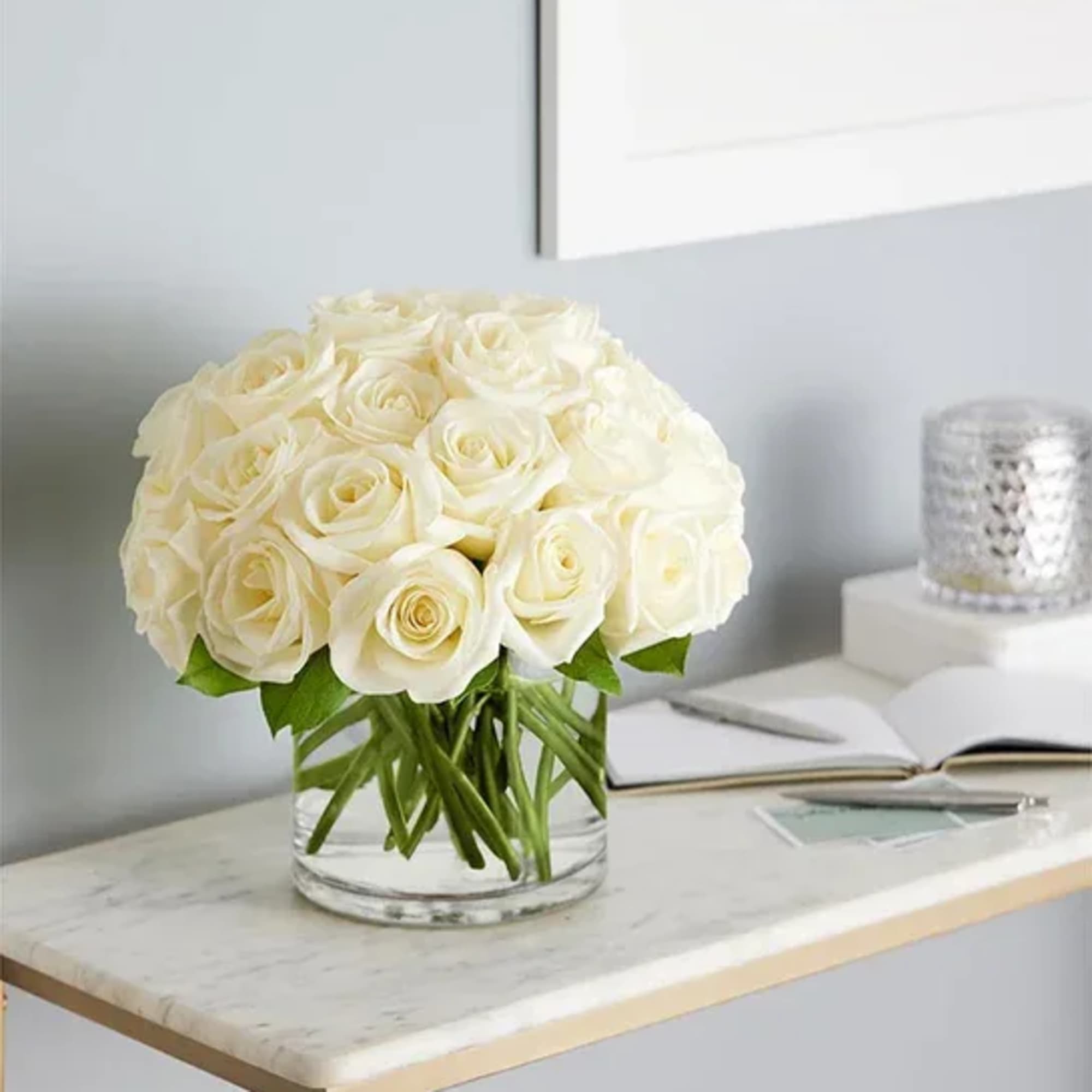 
Classic white roses with a contemporary twist. Our soothing blooms are tightly