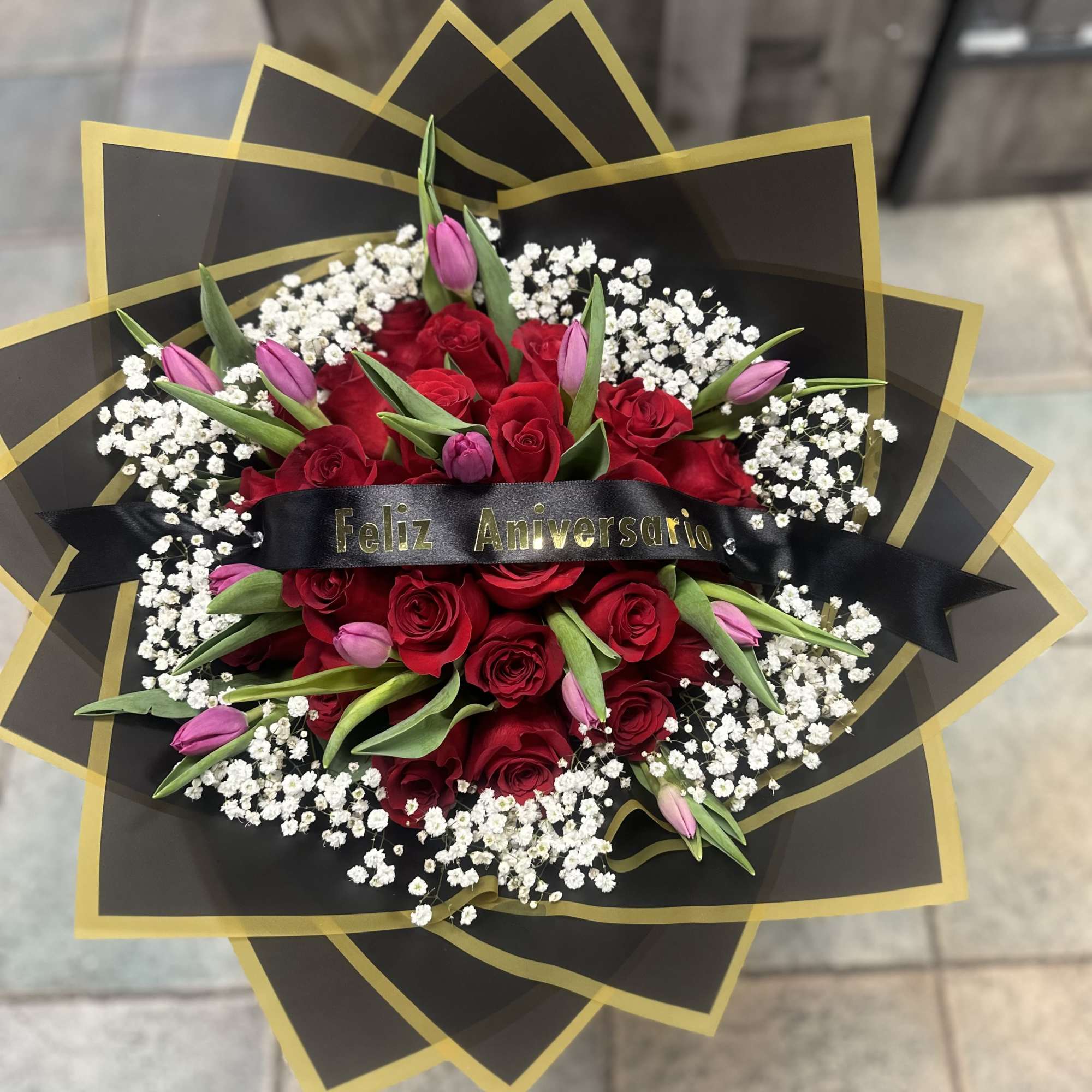 BEAUTIFUL BOUQUET WITH TULIP AND ROSES WITH A TOUCH OF BABY BREATH
PERFECT